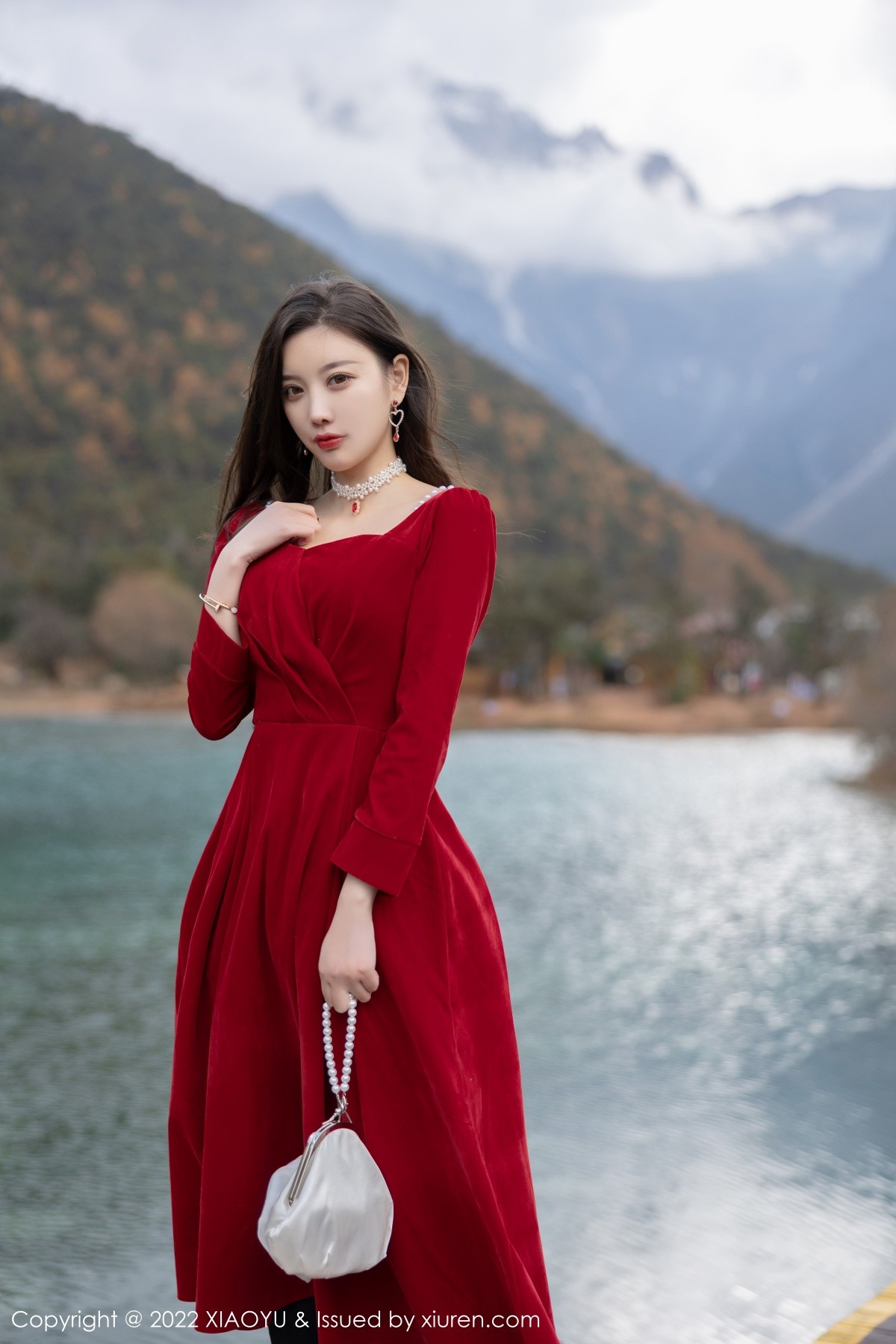 xgyw.top_[XiaoYu画语界]Vol.750_女神杨晨晨Yome丽江心愿旅拍性感花色旗袍配开档黑丝诱惑写真78P