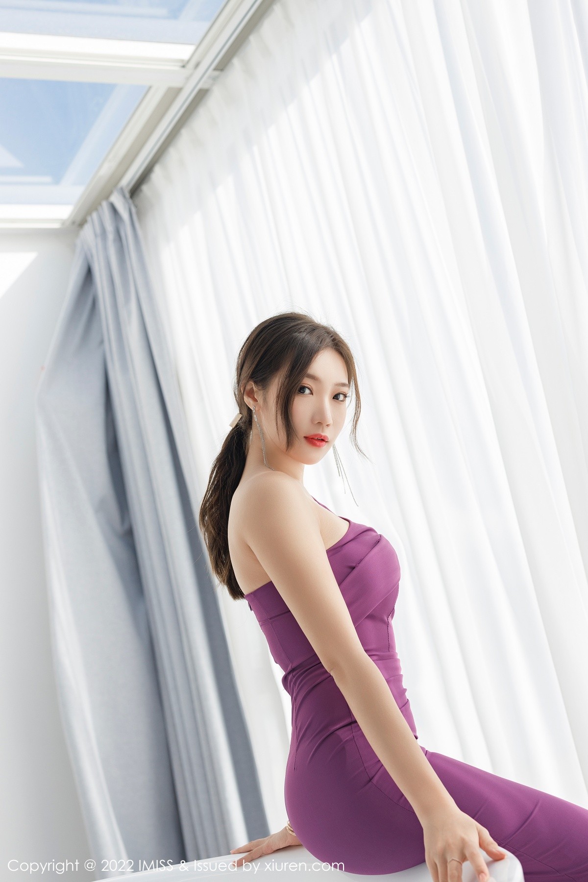 xgyw.top_[IMISS爱蜜社]Vol.675_女神小狐狸Kathryn脱玫红色连衣裙露性感红色内衣完美诱惑写真44P