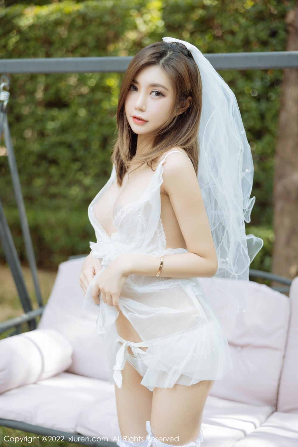 xgyw.top_XiuRen第4820期_女神绮里嘉ula珠三角旅拍白色薄透婚纱配白色丝袜极致魅惑写真54P