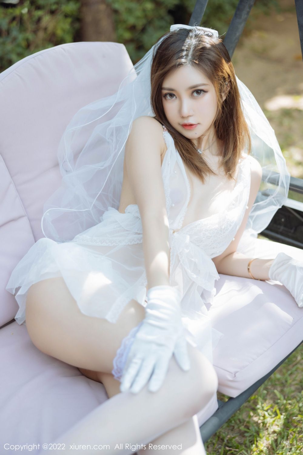 xgyw.top_XiuRen第4820期_女神绮里嘉ula珠三角旅拍白色薄透婚纱配白色丝袜极致魅惑写真54P