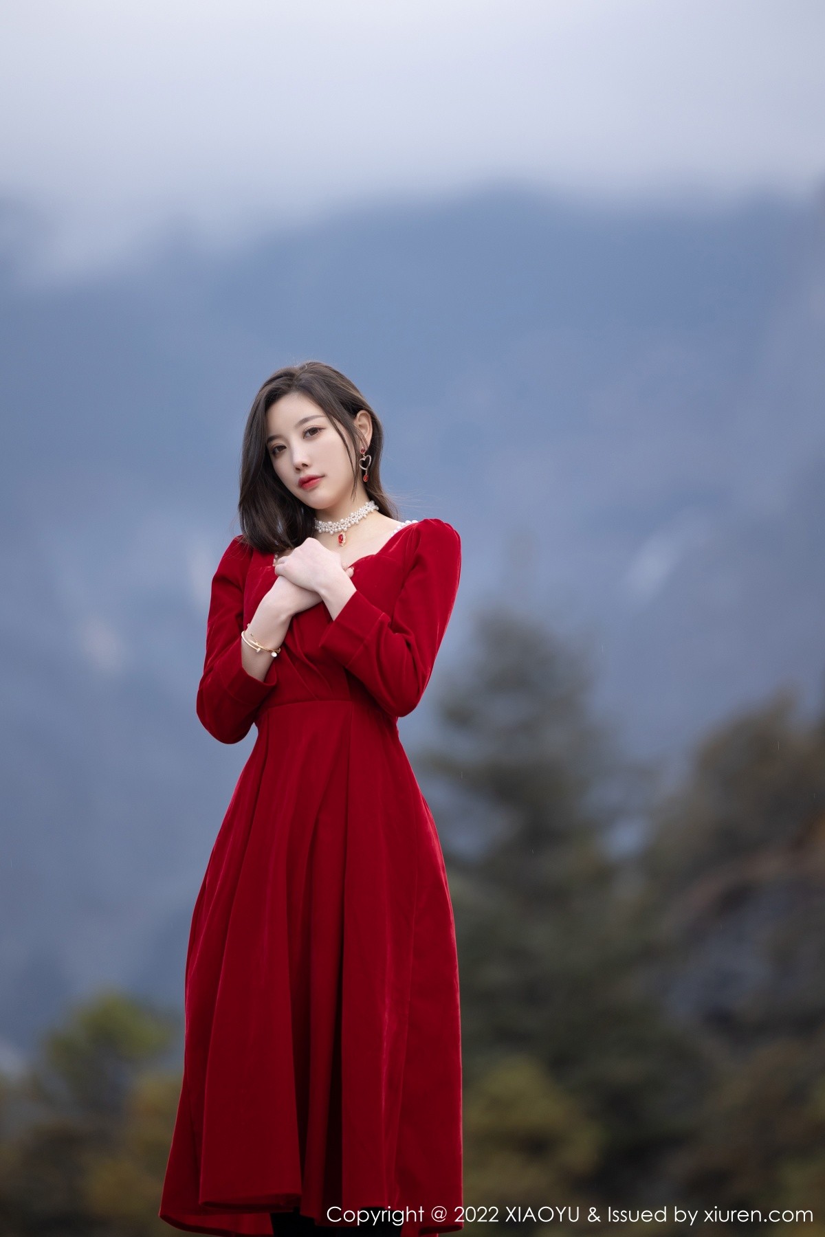 xgyw.top_[XiaoYu画语界]Vol.750_女神杨晨晨Yome丽江心愿旅拍性感花色旗袍配开档黑丝诱惑写真78P