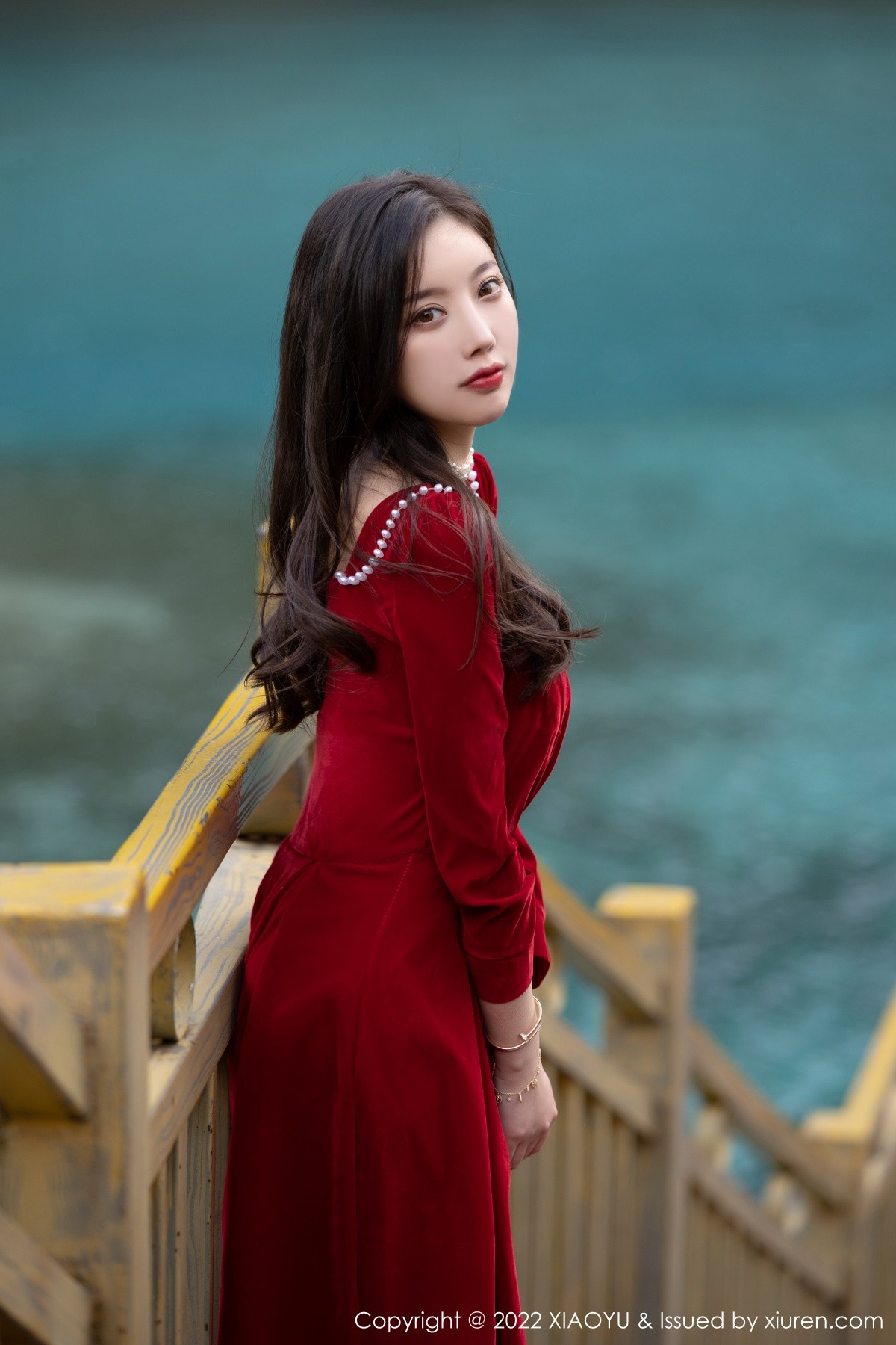 xgyw.top_[XiaoYu画语界]Vol.750_女神杨晨晨Yome丽江心愿旅拍性感花色旗袍配开档黑丝诱惑写真78P