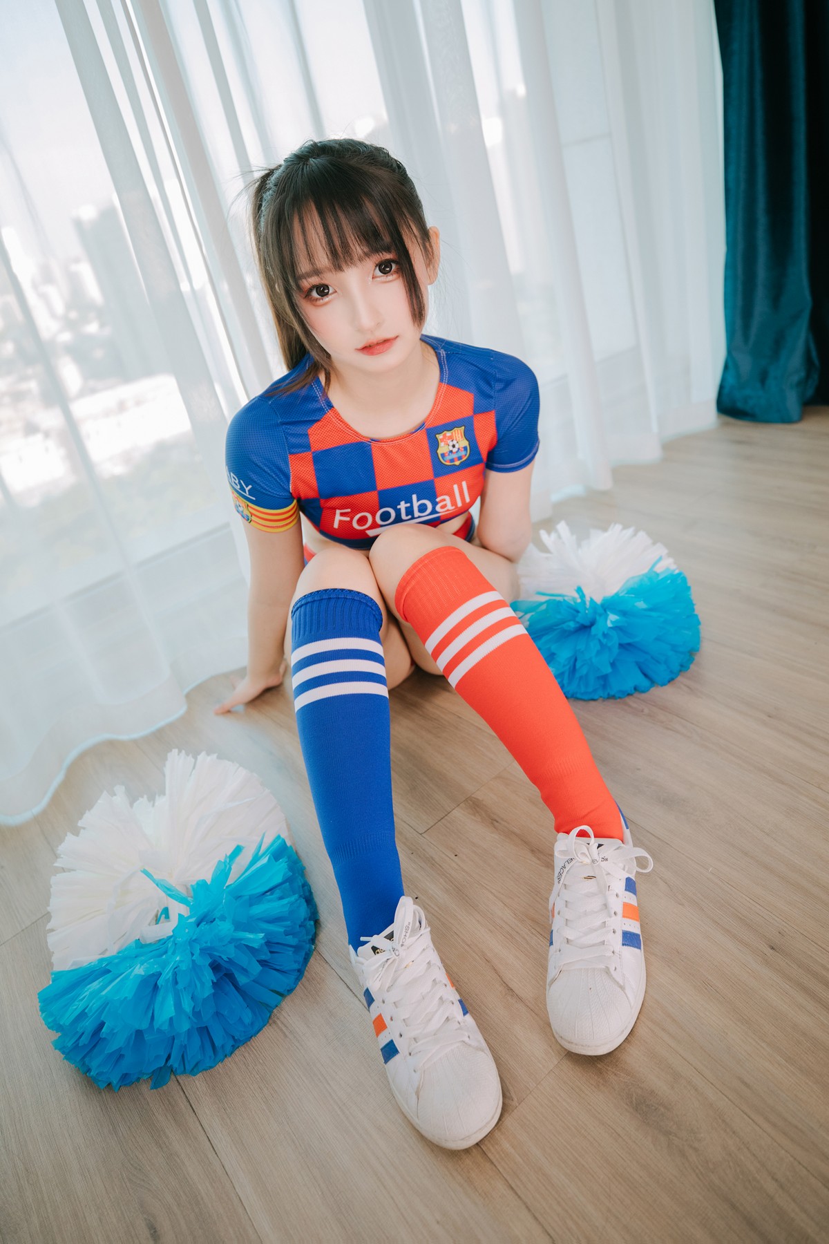 xgyw.top_萝莉美女神楽坂真冬啦啦队少女主题性感运动服系列配超薄肉丝秀完美身材诱惑写真150P
