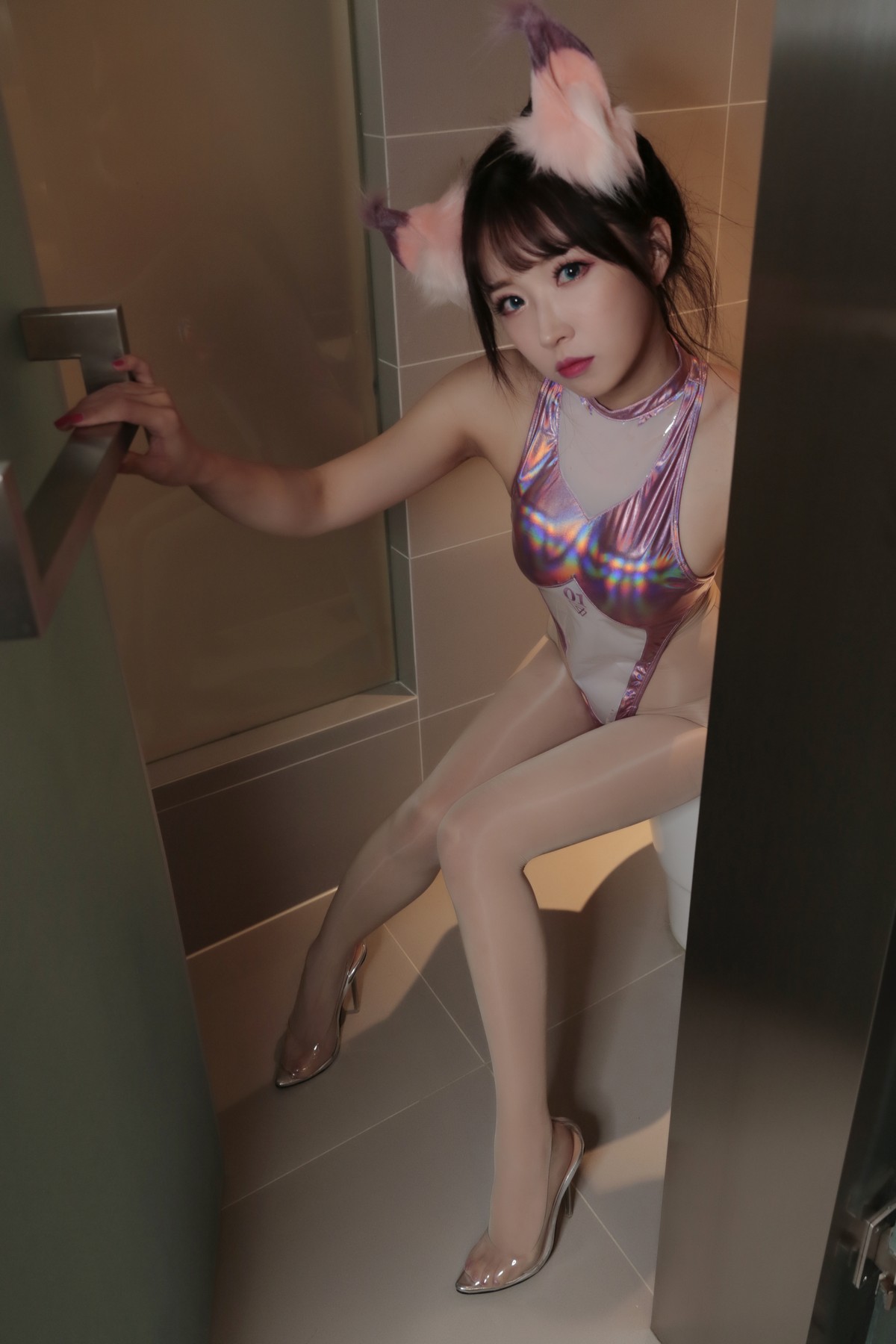 xgyw.top_斗鱼主播小女巫露娜普通镭射紫主题私房性感高叉连体衣配肉丝裤袜诱惑写真24P