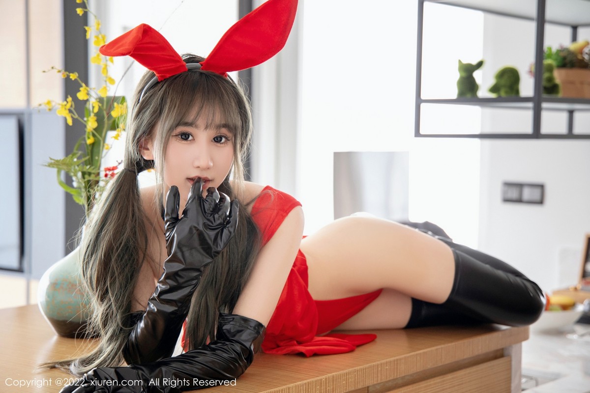xgyw.top_XiuRen第4828期_模特小果冻儿性感兔子礼物装扮红色服饰配黑皮靴撩人诱惑写真69P