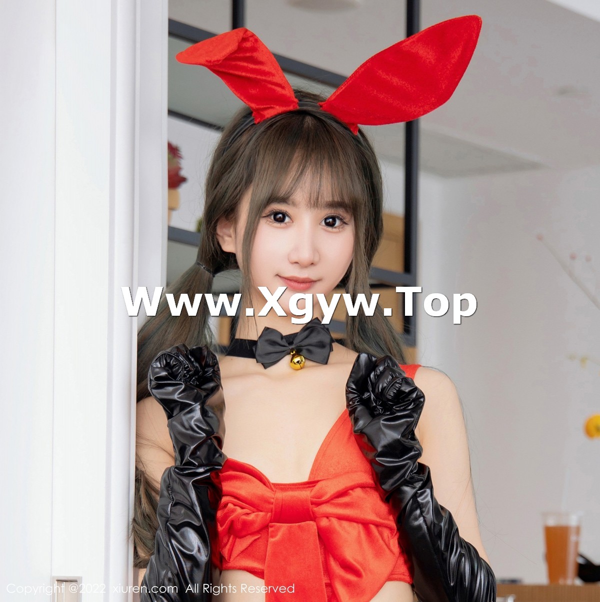xgyw.top_XiuRen第4828期_模特小果冻儿性感兔子礼物装扮红色服饰配黑皮靴撩人诱惑写真69P