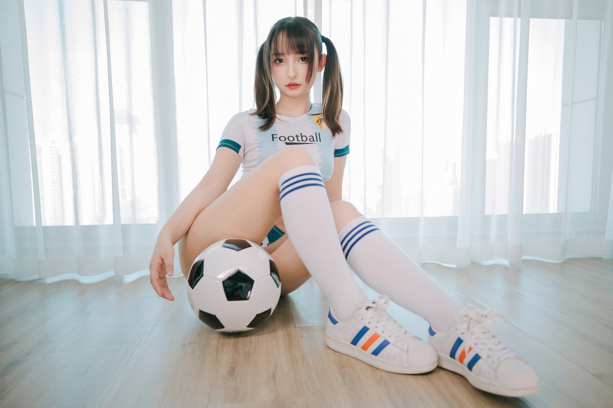 xgyw.top_萝莉美女神楽坂真冬啦啦队少女主题性感运动服系列配超薄肉丝秀完美身材诱惑写真150P
