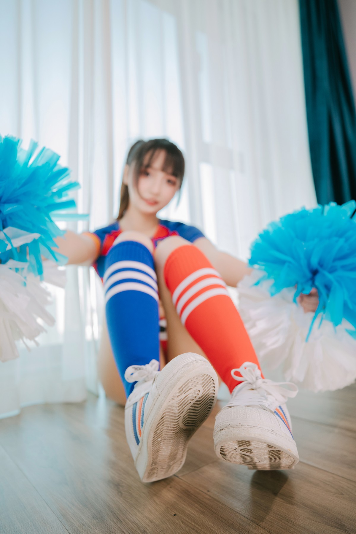 xgyw.top_萝莉美女神楽坂真冬啦啦队少女主题性感运动服系列配超薄肉丝秀完美身材诱惑写真150P