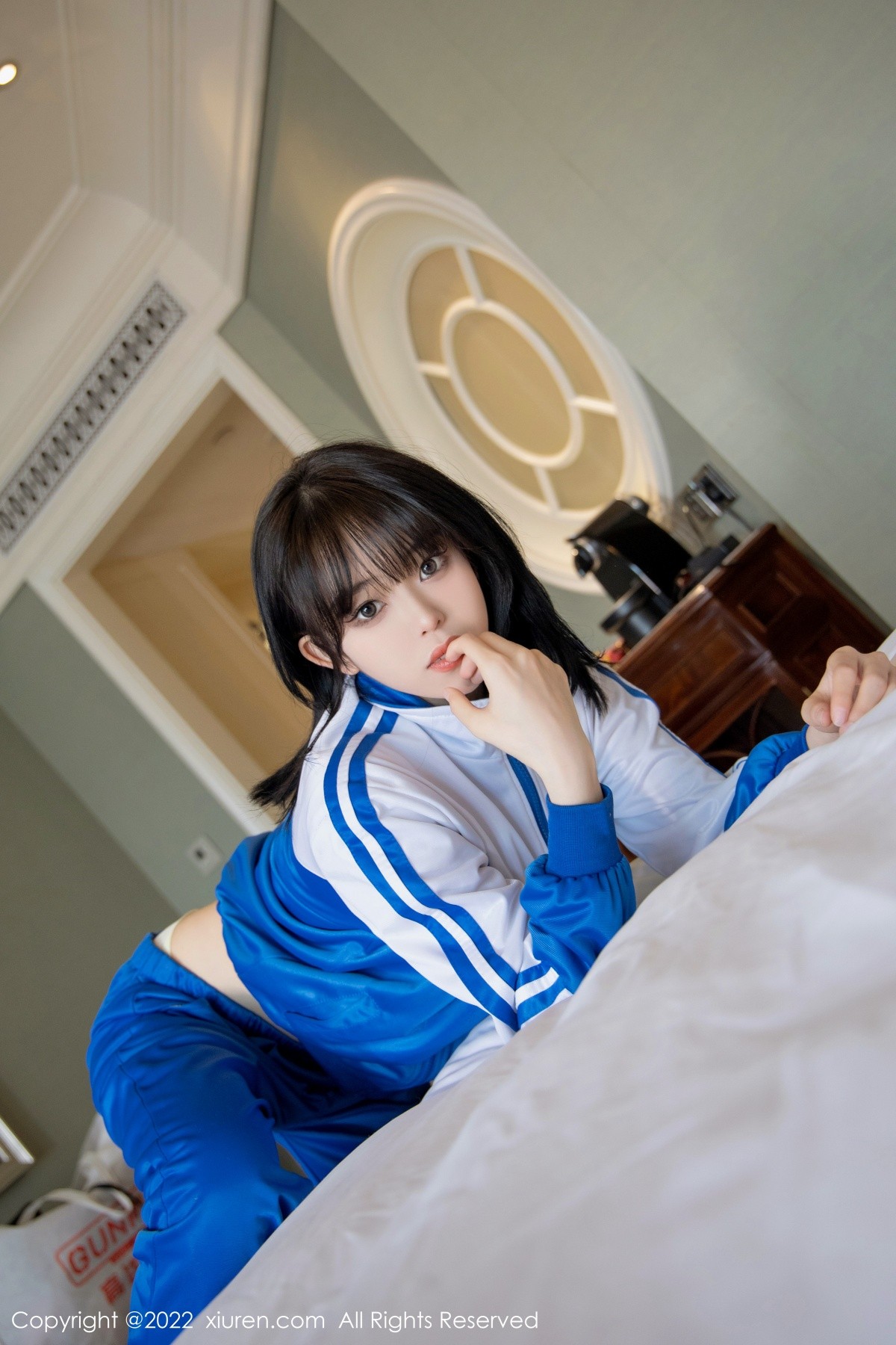 xgyw.top_XiuRen第4838期_模特奶瓶私房半脱蓝白运动服露性感黄色内衣秀完美身材诱惑写真70P