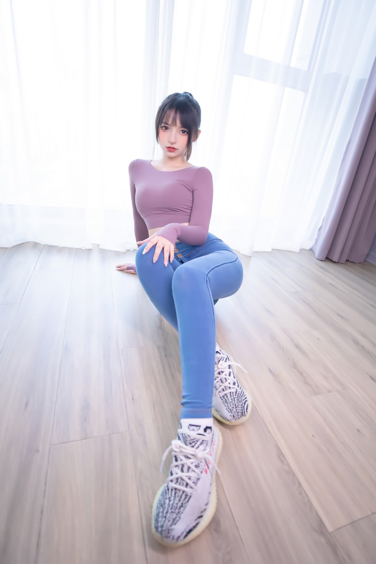 xgyw.top_萝莉美女神楽坂真冬牛仔裤女孩主题私房性感白色蕾丝内衣配牛仔短裤诱惑写真150P