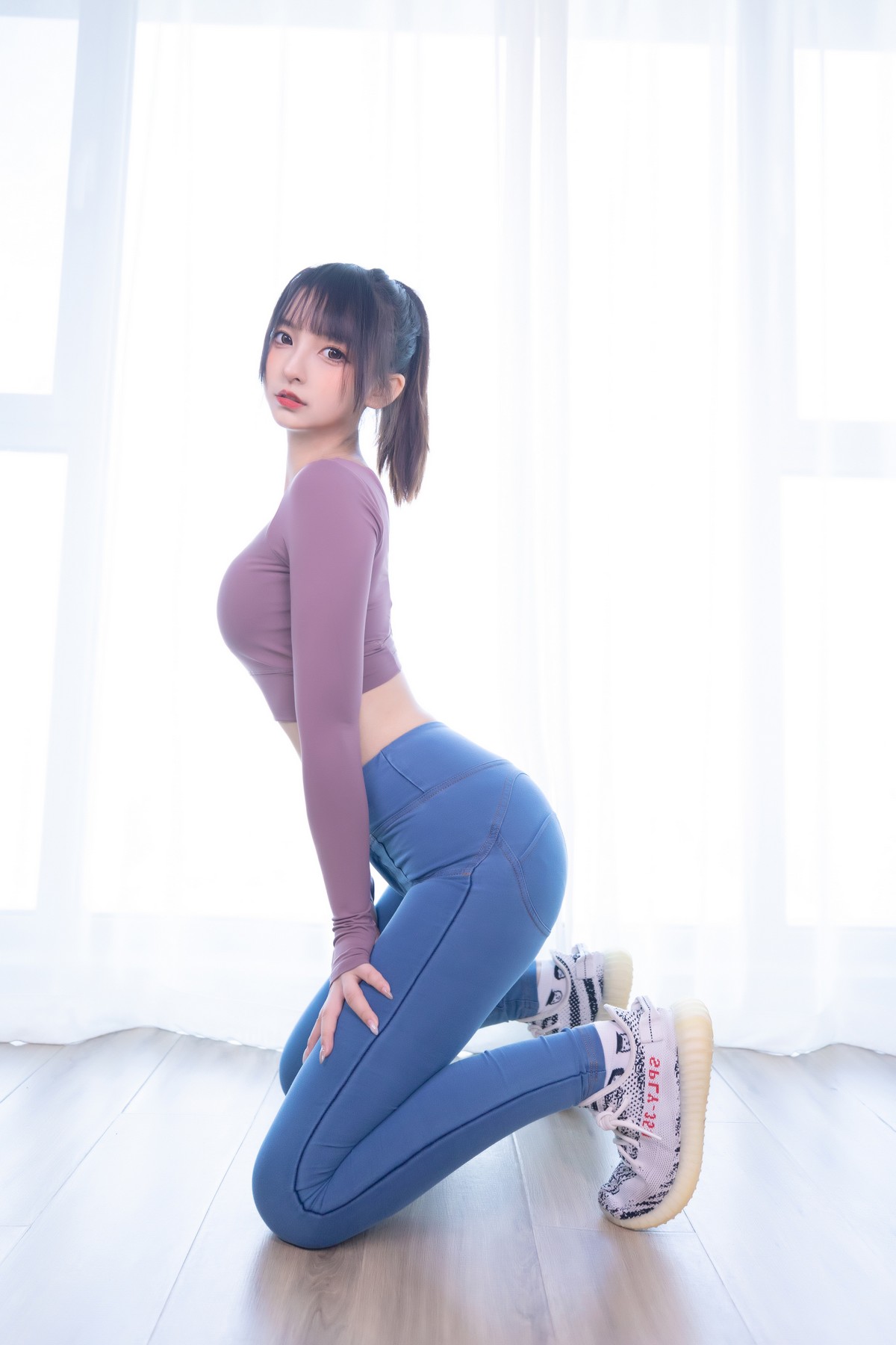 xgyw.top_萝莉美女神楽坂真冬牛仔裤女孩主题私房性感白色蕾丝内衣配牛仔短裤诱惑写真150P