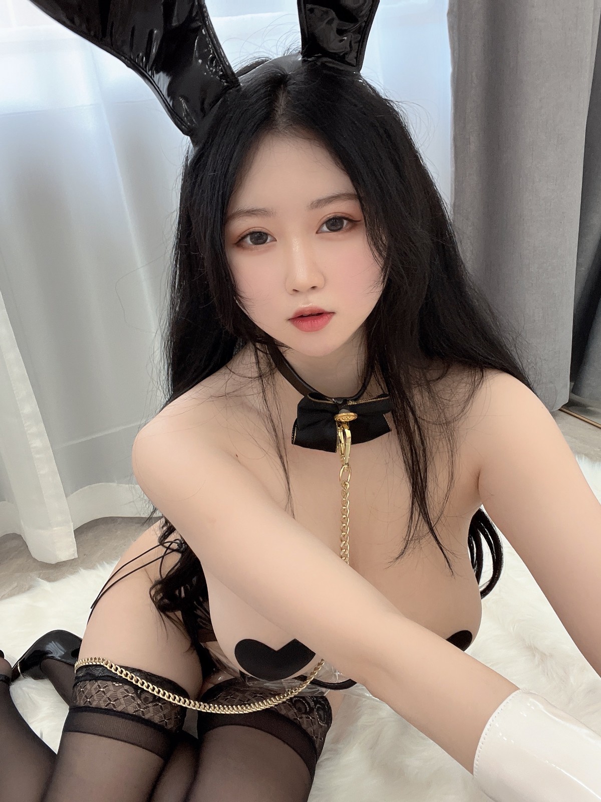 xgyw.top_蜜桃少女是依酱呀兔女郎主题私房透视高叉连体衣配蕾丝袜秀豪乳遮点诱惑写真34P