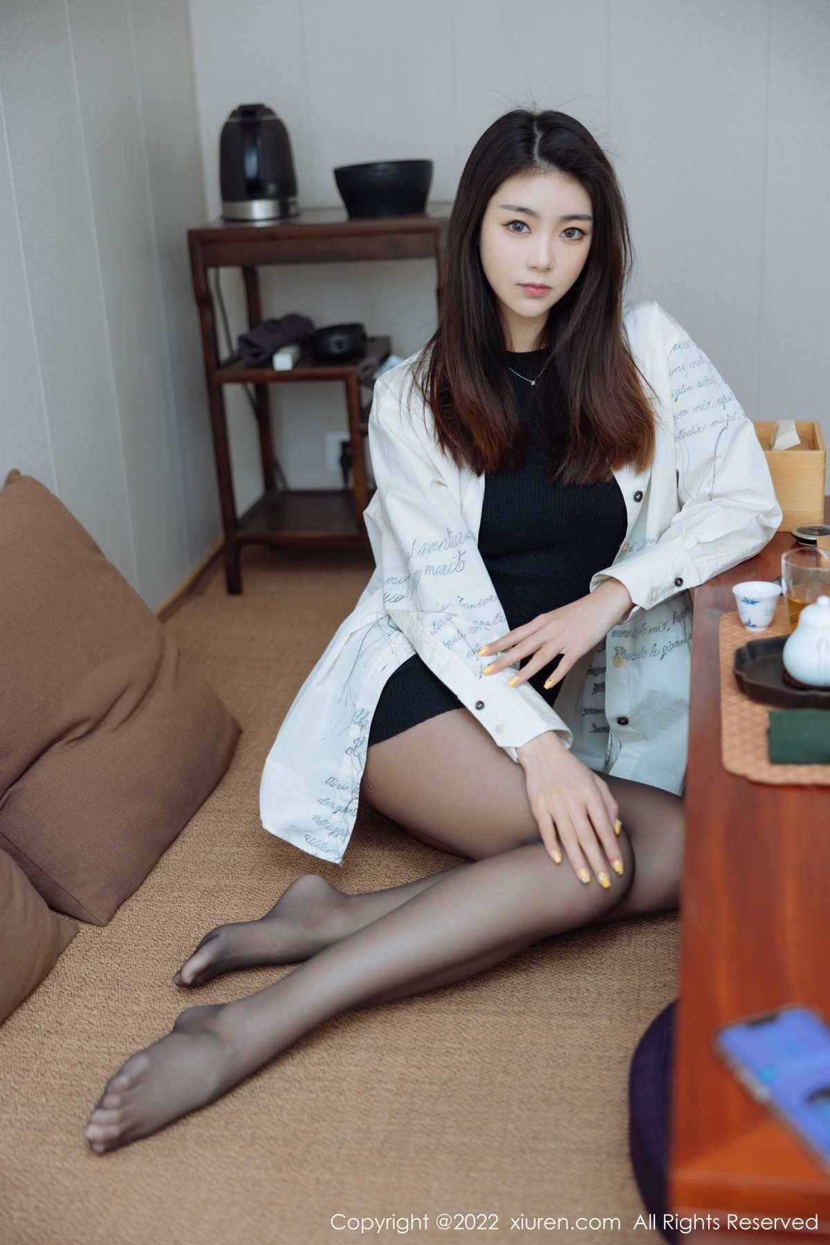 xgyw.top_XiuRen第4832期_模特可乐Vicky黑色收身服饰配超薄黑丝裤袜秀完美身材诱惑写真45P