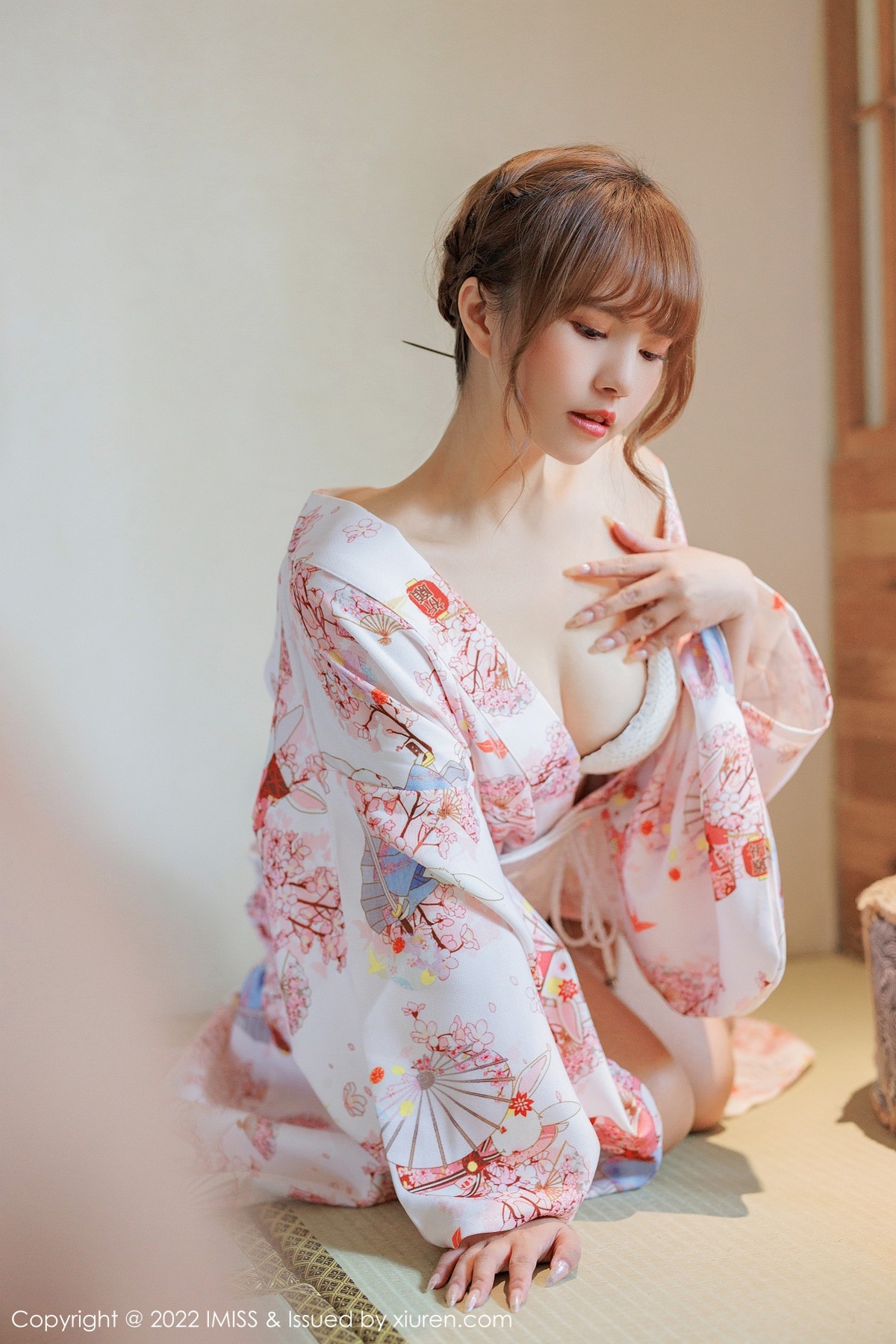 xgyw.top_[IMISS爱蜜社]Vol.676_模特张思允Nice云南心愿旅拍半脱和服露蕾丝内衣完美诱惑写真60P