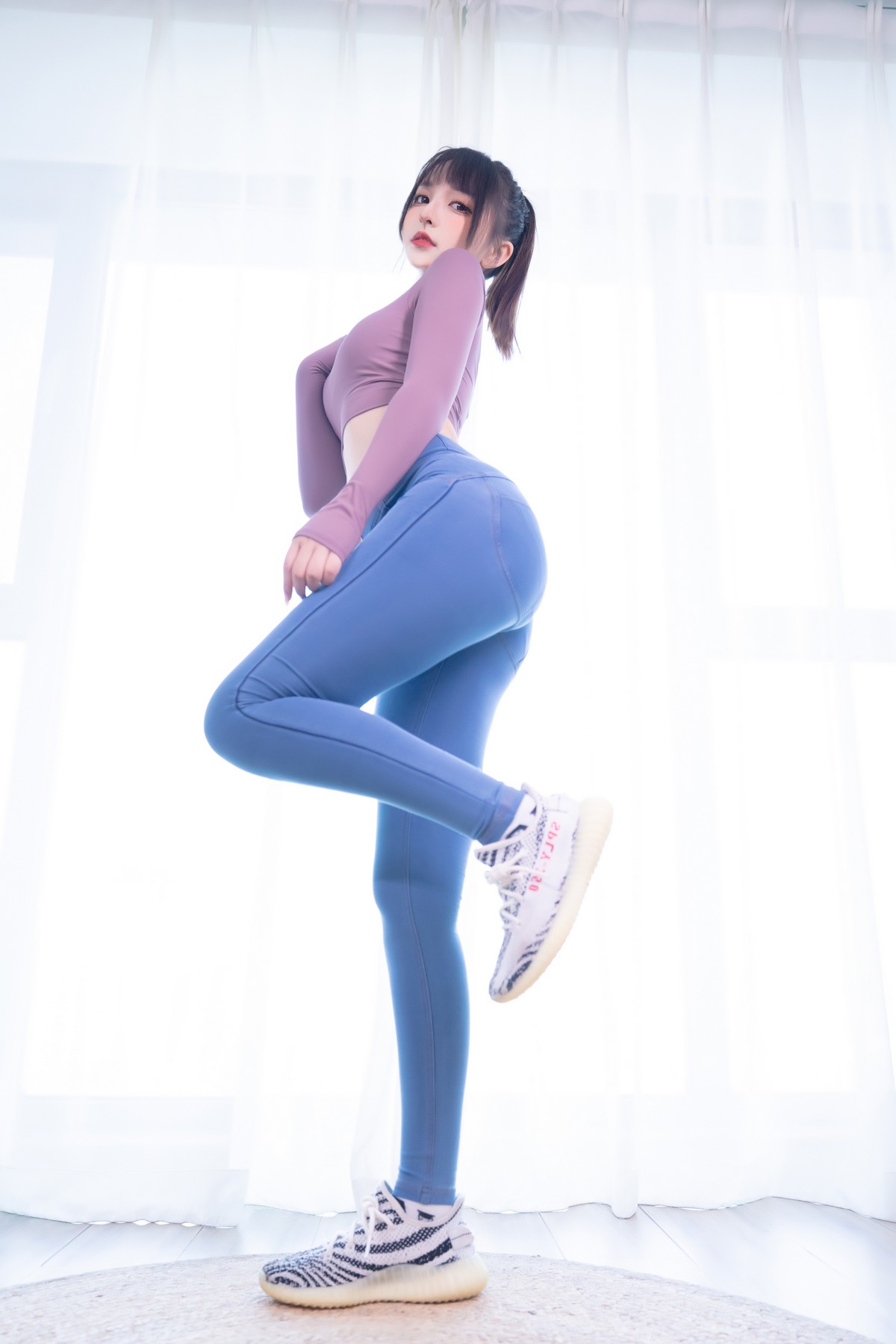 xgyw.top_萝莉美女神楽坂真冬牛仔裤女孩主题私房性感白色蕾丝内衣配牛仔短裤诱惑写真150P