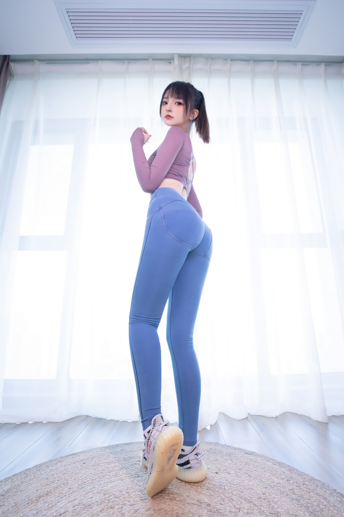 xgyw.top_萝莉美女神楽坂真冬牛仔裤女孩主题私房性感白色蕾丝内衣配牛仔短裤诱惑写真150P