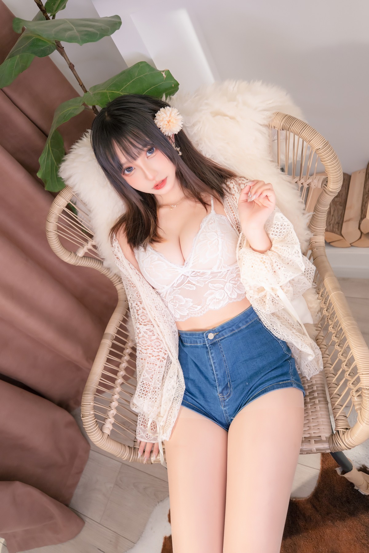 xgyw.top_萝莉美女神楽坂真冬牛仔裤女孩主题私房性感白色蕾丝内衣配牛仔短裤诱惑写真150P