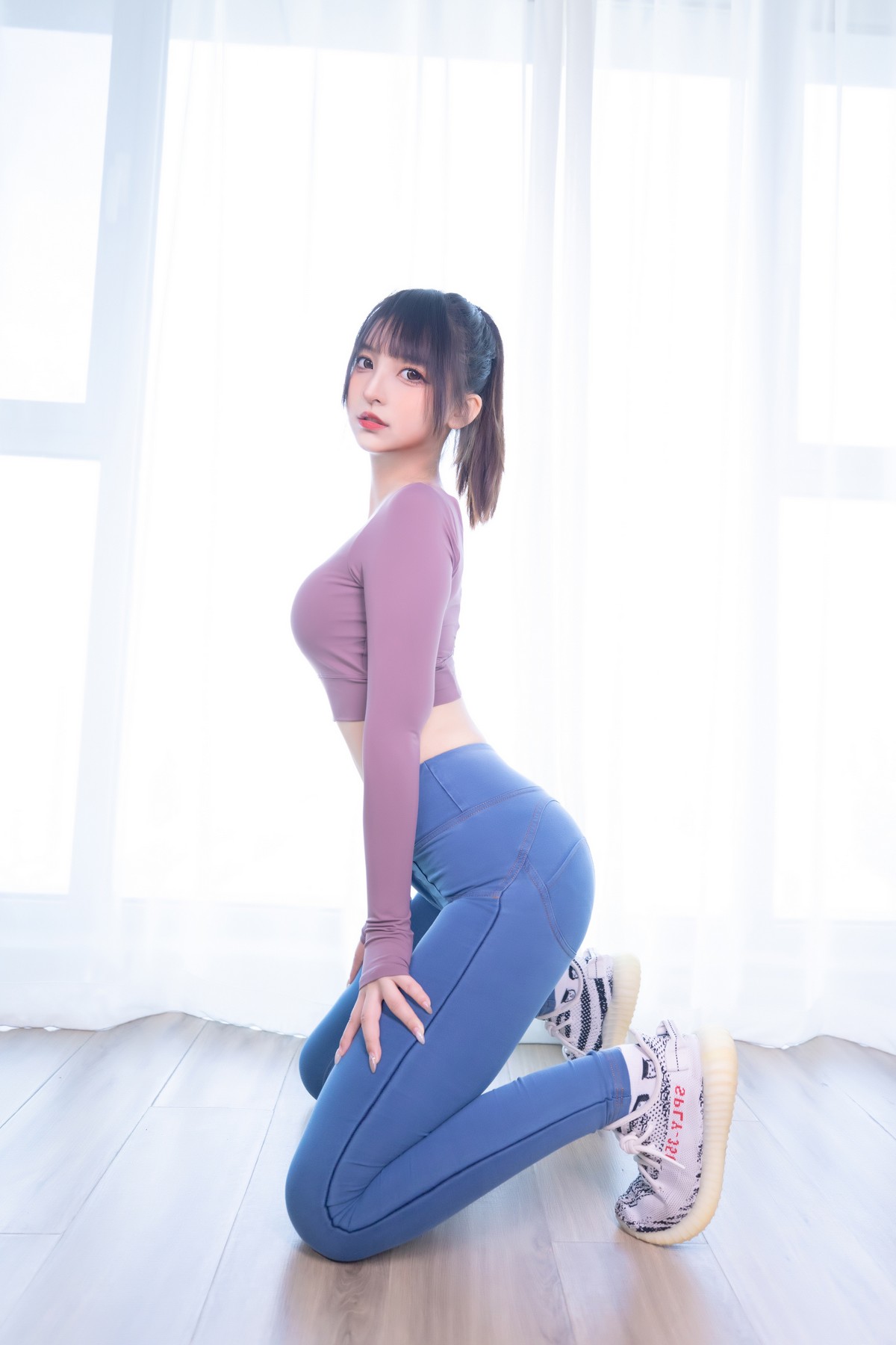 xgyw.top_萝莉美女神楽坂真冬牛仔裤女孩主题私房性感白色蕾丝内衣配牛仔短裤诱惑写真150P