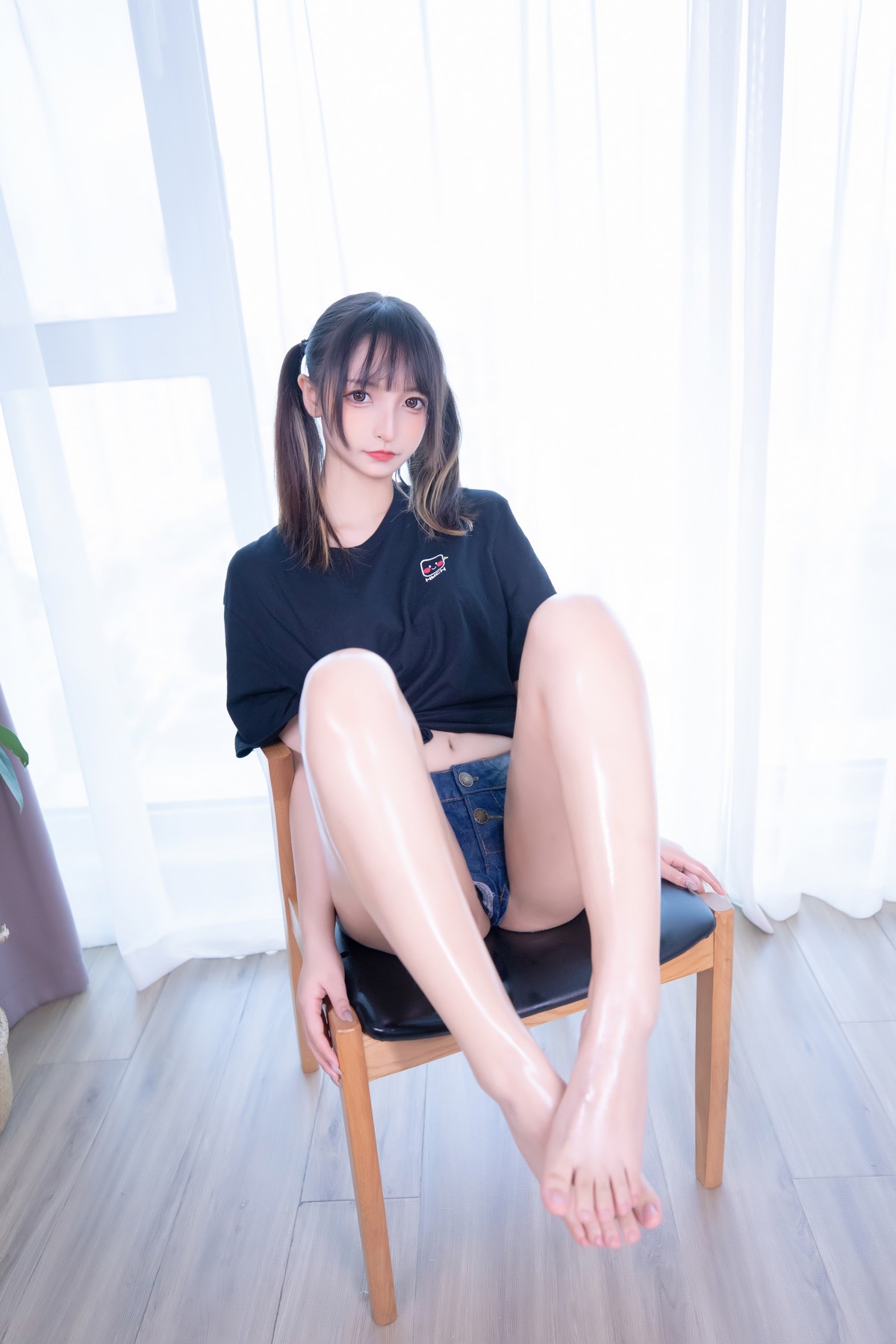 xgyw.top_萝莉美女神楽坂真冬牛仔裤女孩主题私房性感白色蕾丝内衣配牛仔短裤诱惑写真150P