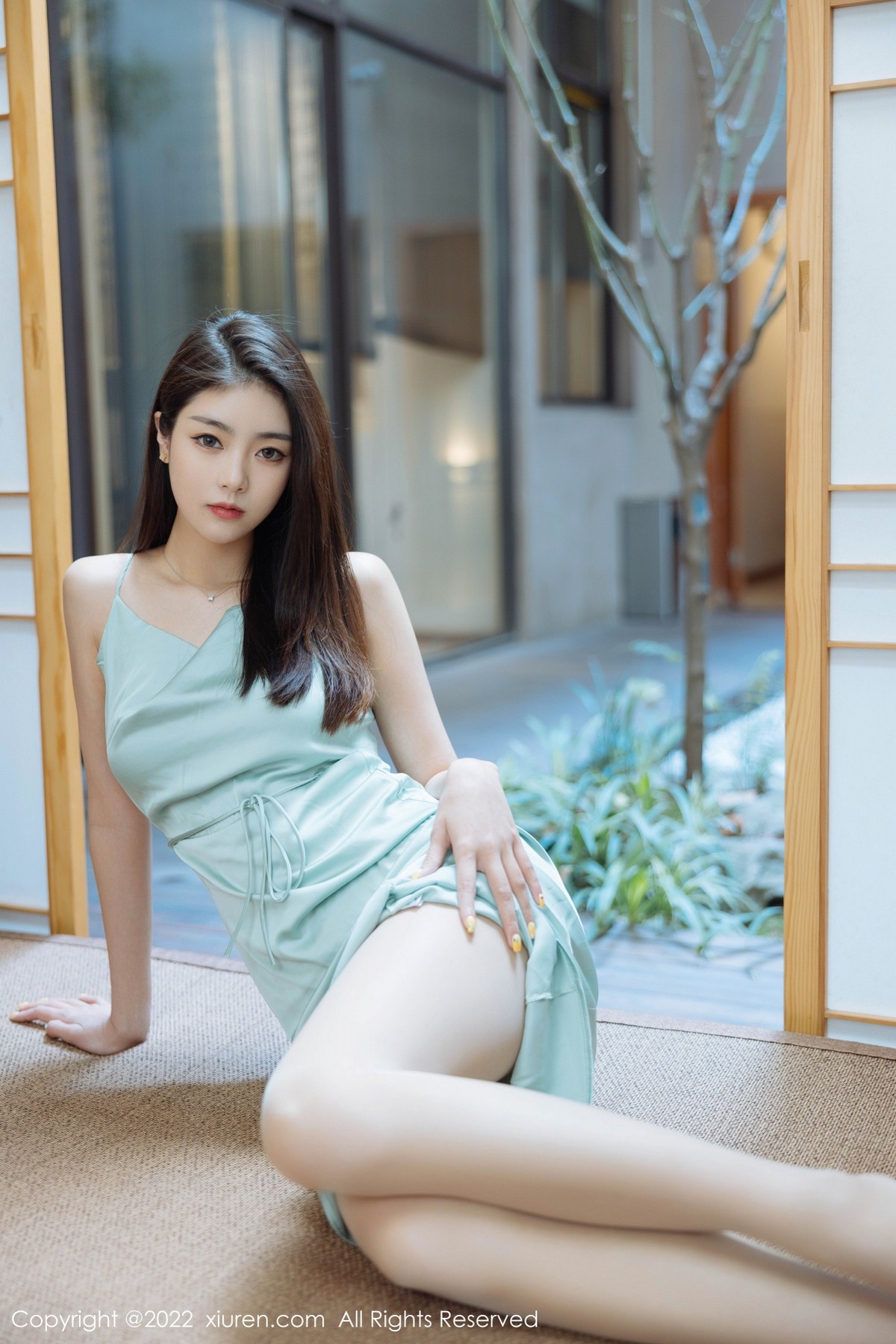xgyw.top_XiuRen第4832期_模特可乐Vicky黑色收身服饰配超薄黑丝裤袜秀完美身材诱惑写真45P