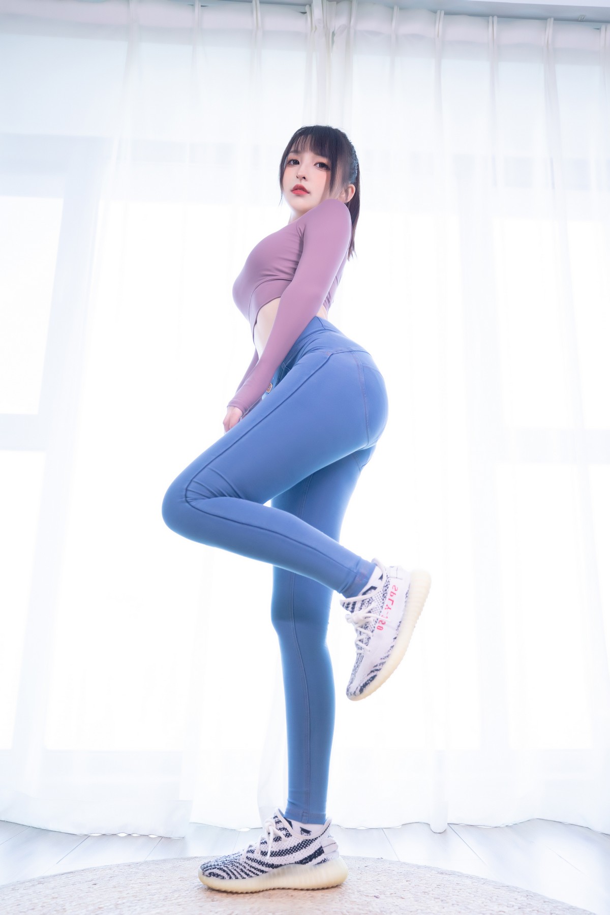 xgyw.top_萝莉美女神楽坂真冬牛仔裤女孩主题私房性感白色蕾丝内衣配牛仔短裤诱惑写真150P