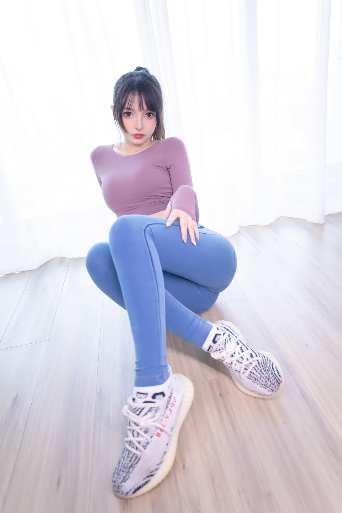 xgyw.top_萝莉美女神楽坂真冬牛仔裤女孩主题私房性感白色蕾丝内衣配牛仔短裤诱惑写真150P