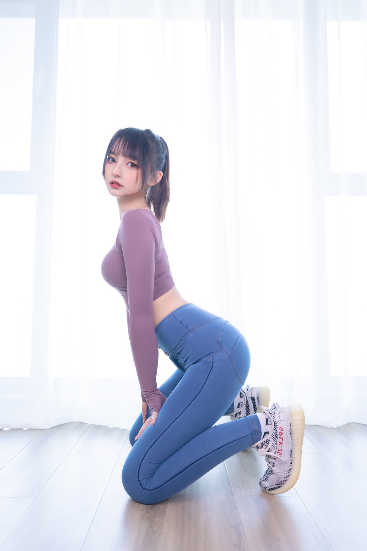 xgyw.top_萝莉美女神楽坂真冬牛仔裤女孩主题私房性感白色蕾丝内衣配牛仔短裤诱惑写真150P