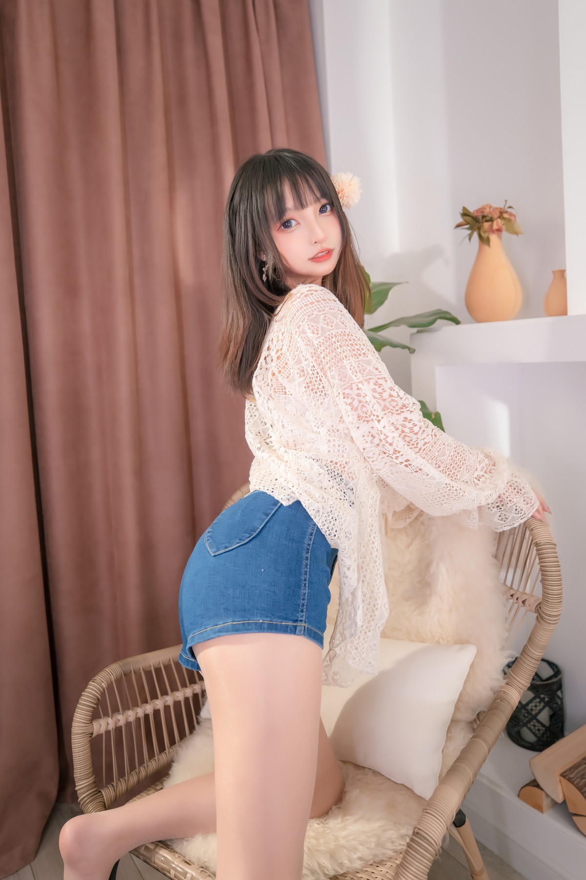 xgyw.top_萝莉美女神楽坂真冬牛仔裤女孩主题私房性感白色蕾丝内衣配牛仔短裤诱惑写真150P