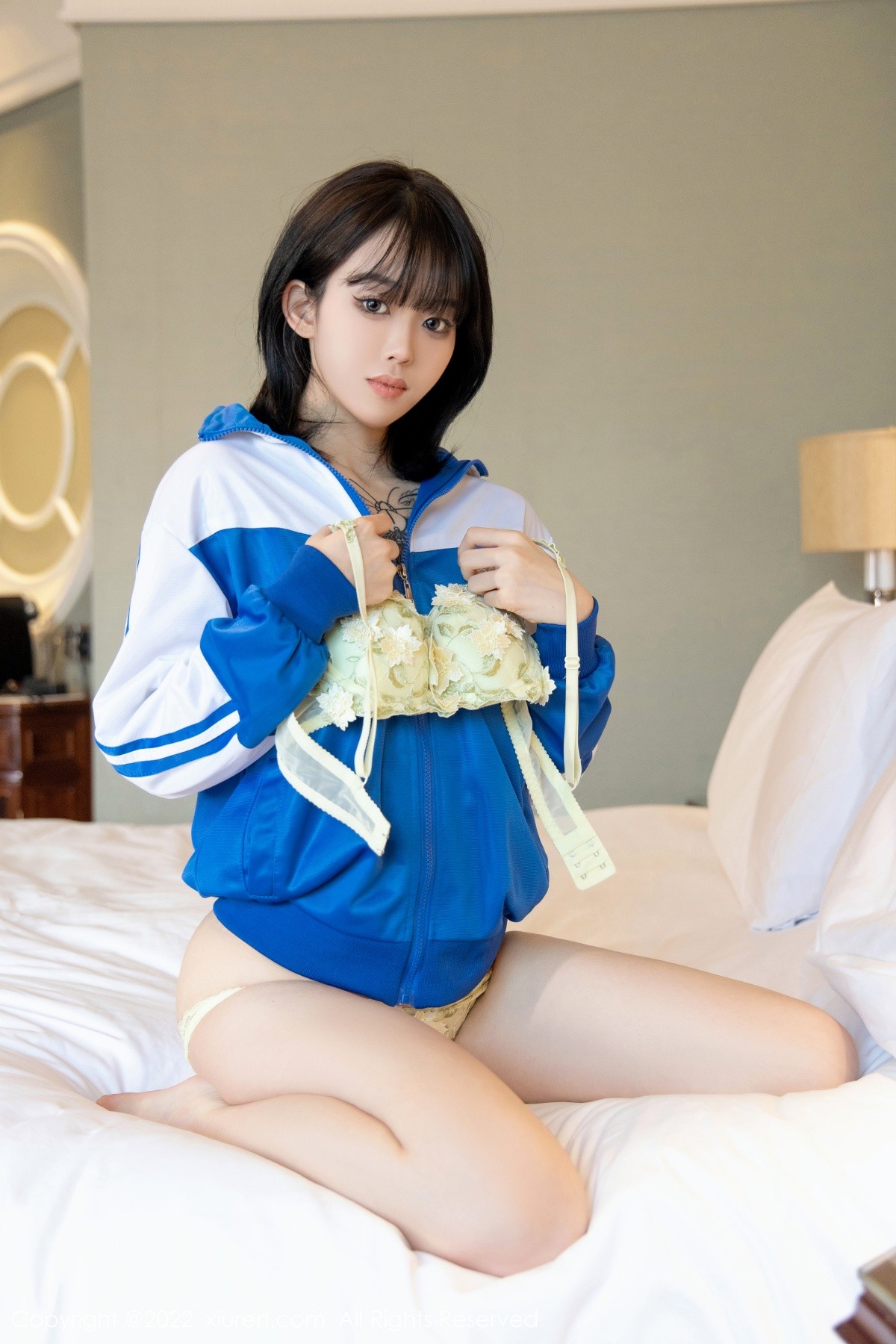 xgyw.top_XiuRen第4838期_模特奶瓶私房半脱蓝白运动服露性感黄色内衣秀完美身材诱惑写真70P