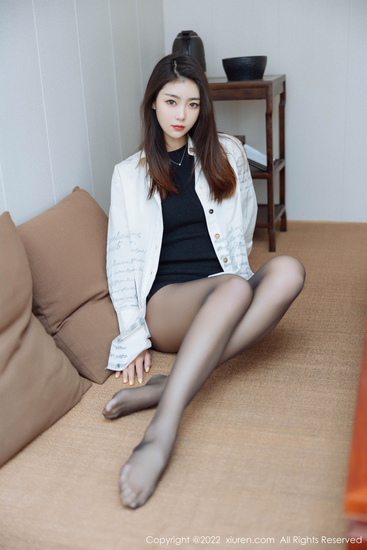 xgyw.top_XiuRen第4832期_模特可乐Vicky黑色收身服饰配超薄黑丝裤袜秀完美身材诱惑写真45P