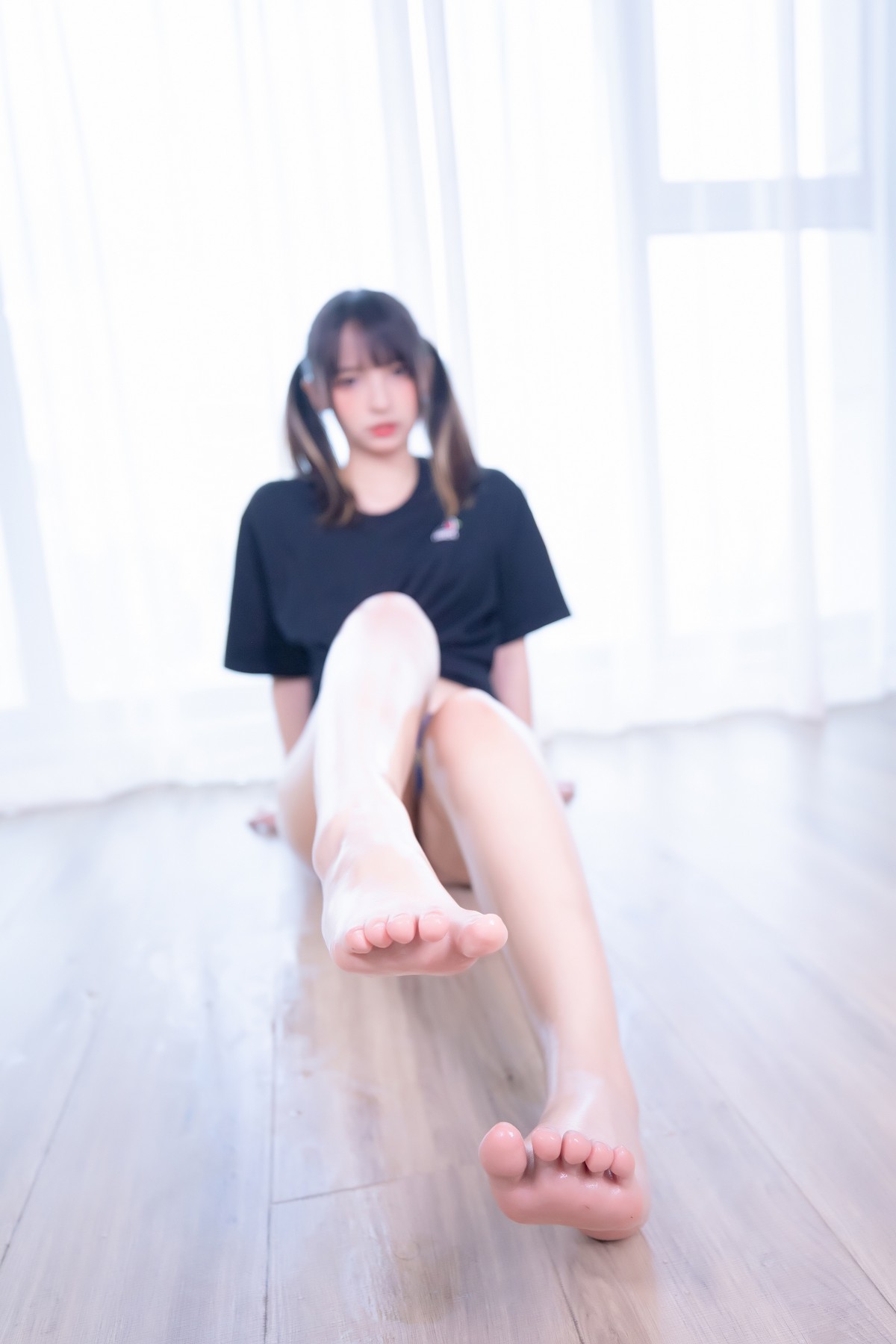 xgyw.top_萝莉美女神楽坂真冬牛仔裤女孩主题私房性感白色蕾丝内衣配牛仔短裤诱惑写真150P
