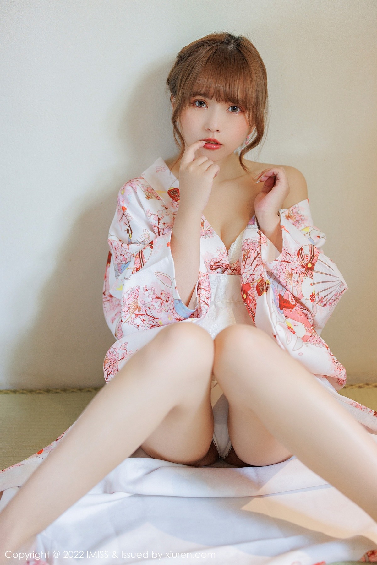 xgyw.top_[IMISS爱蜜社]Vol.676_模特张思允Nice云南心愿旅拍半脱和服露蕾丝内衣完美诱惑写真60P