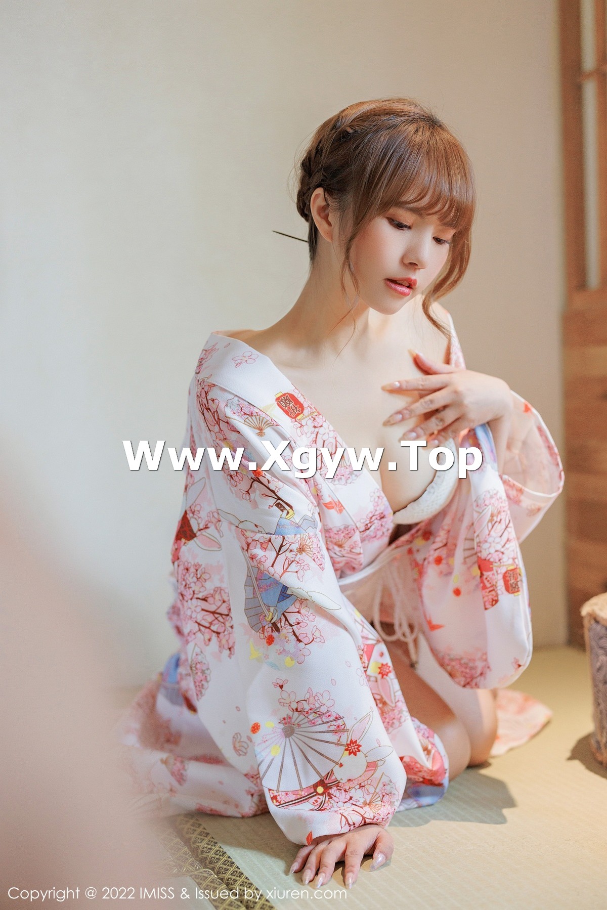 xgyw.top_[IMISS爱蜜社]Vol.676_模特张思允Nice云南心愿旅拍半脱和服露蕾丝内衣完美诱惑写真60P