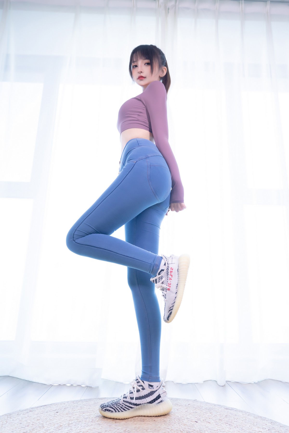 xgyw.top_萝莉美女神楽坂真冬牛仔裤女孩主题私房性感白色蕾丝内衣配牛仔短裤诱惑写真150P