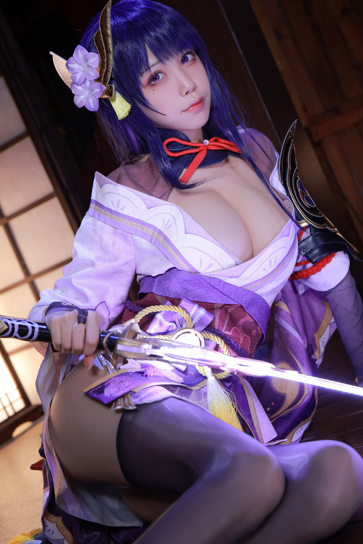 xgyw.top_动漫博主水淼Aqua雷电将军主题私房性感美女战士装扮低胸服饰秀豪乳诱惑写真130P
