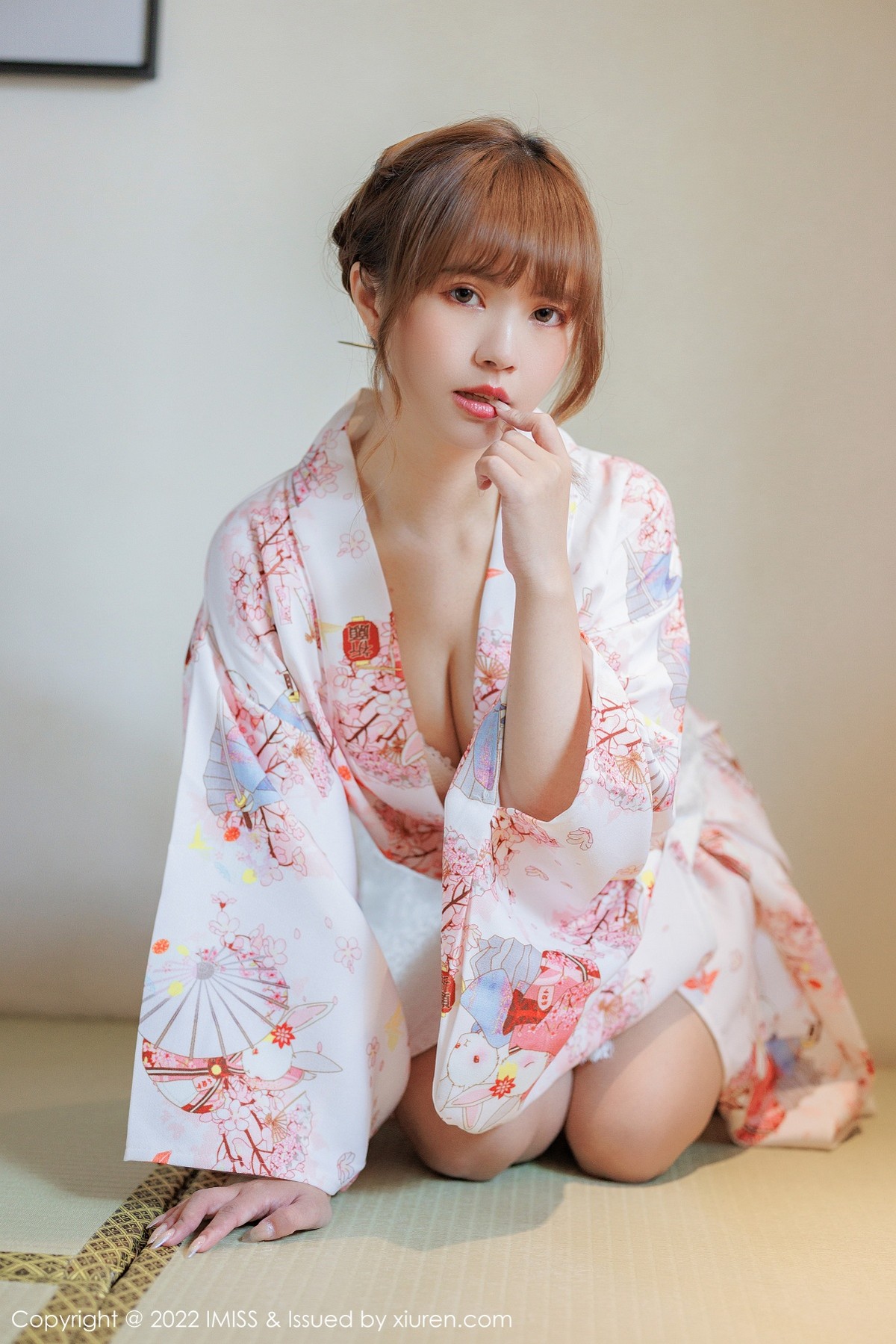 xgyw.top_[IMISS爱蜜社]Vol.676_模特张思允Nice云南心愿旅拍半脱和服露蕾丝内衣完美诱惑写真60P