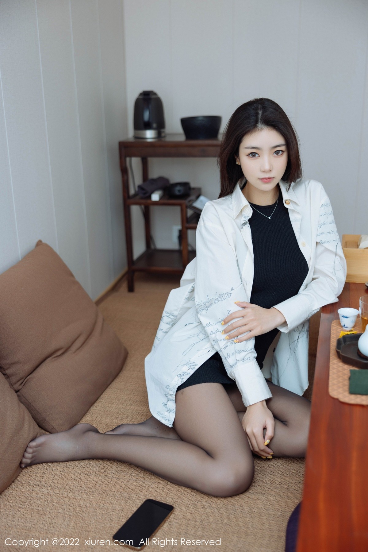 xgyw.top_XiuRen第4832期_模特可乐Vicky黑色收身服饰配超薄黑丝裤袜秀完美身材诱惑写真45P