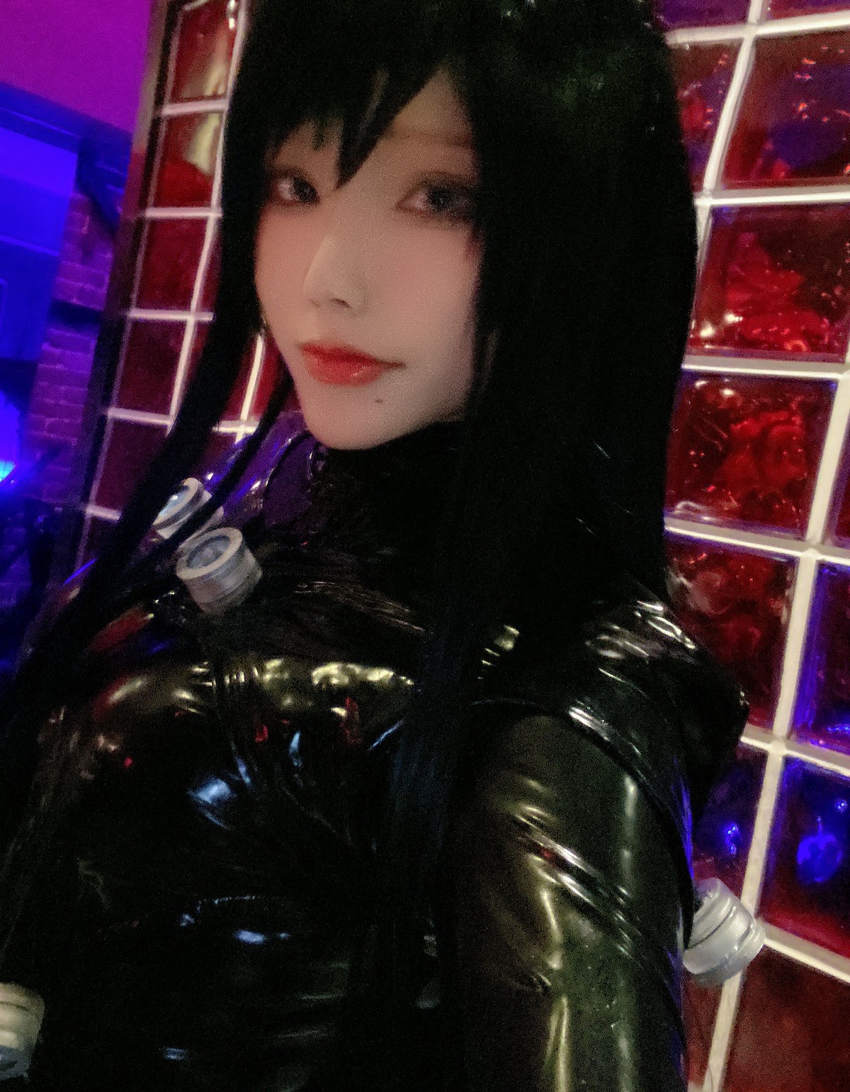 xgyw.top_网络美女起司块ii绅士下平玲花主题黑色皮质露胸连体衣秀油亮肌肤丰满诱惑写真55P