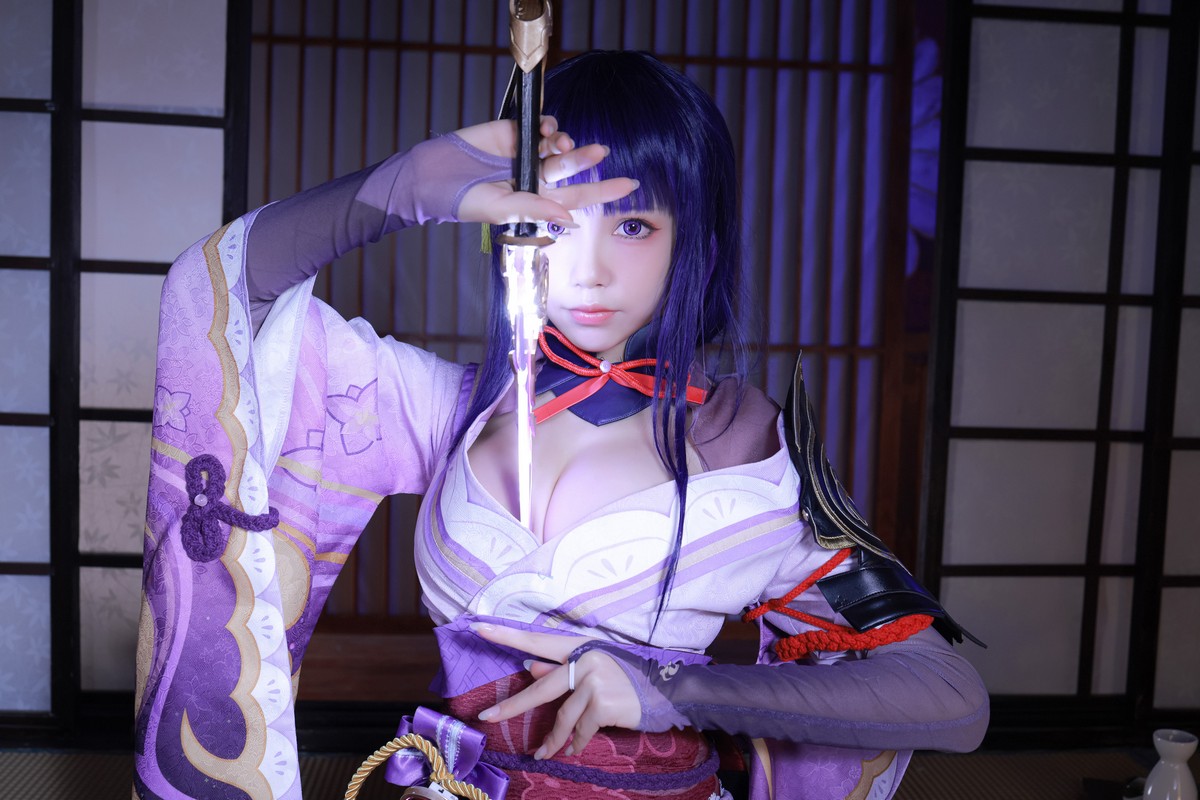 xgyw.top_动漫博主水淼Aqua雷电将军主题私房性感美女战士装扮低胸服饰秀豪乳诱惑写真130P