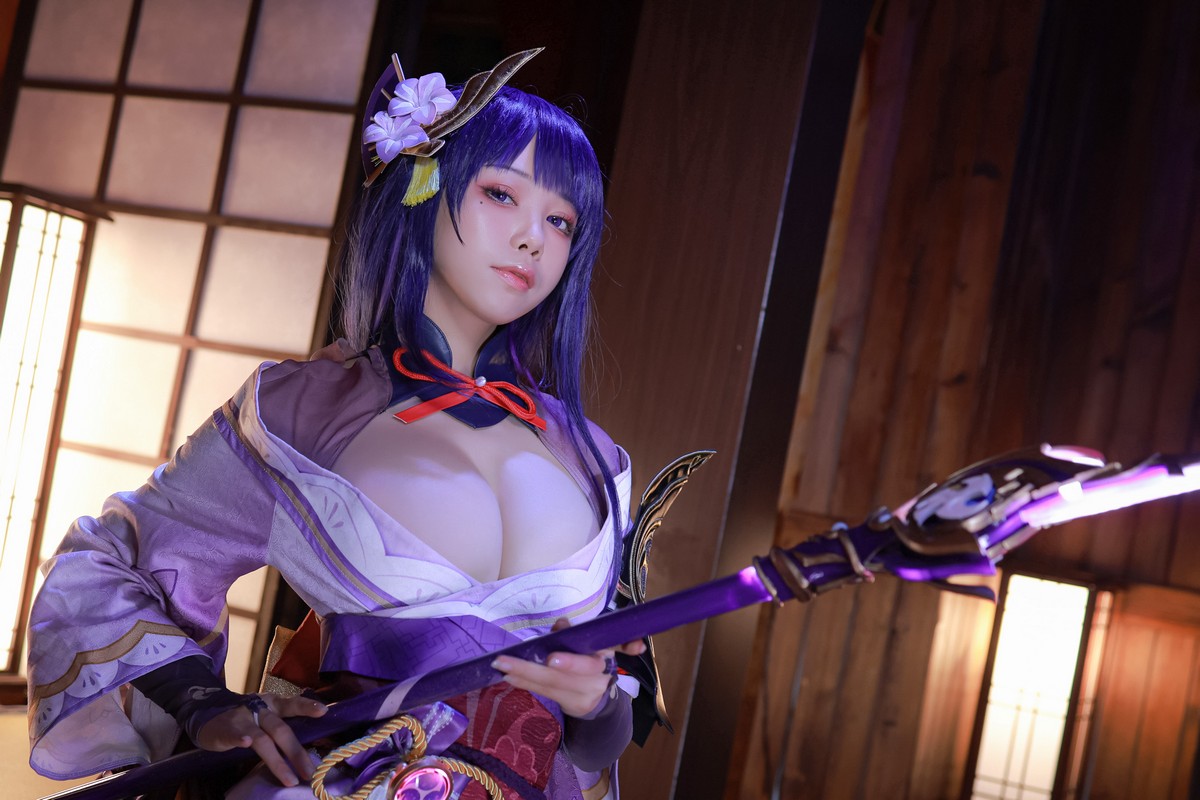 xgyw.top_动漫博主水淼Aqua雷电将军主题私房性感美女战士装扮低胸服饰秀豪乳诱惑写真130P