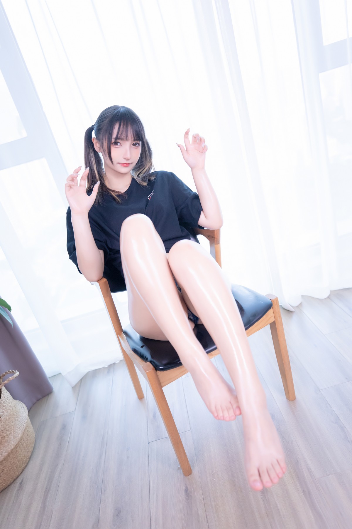 xgyw.top_萝莉美女神楽坂真冬牛仔裤女孩主题私房性感白色蕾丝内衣配牛仔短裤诱惑写真150P