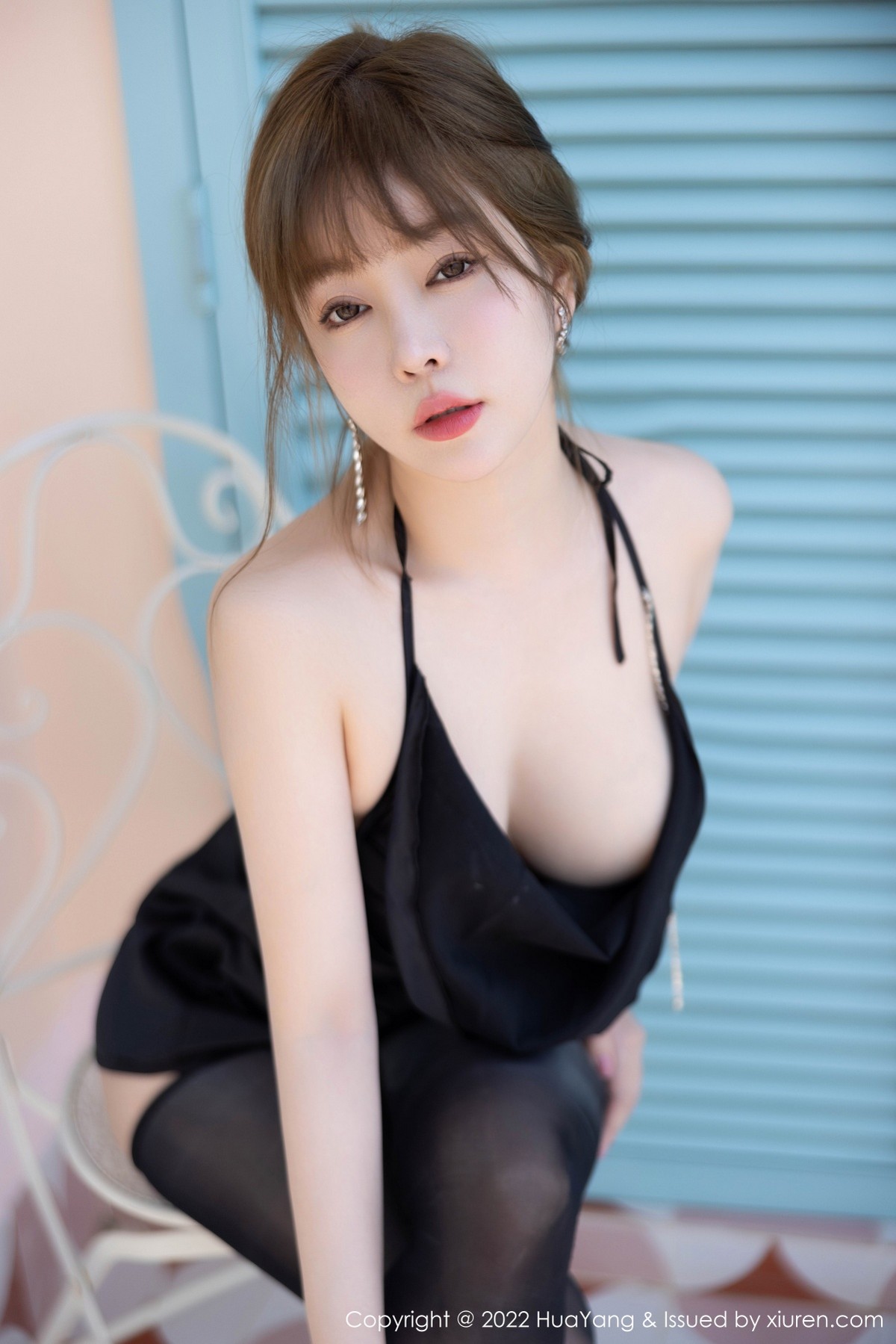 xgyw.top_[HuaYang花漾]Vol.497_女神王雨纯大理旅拍性感黑色服饰配黑丝吊袜秀完美身材诱惑写真56P