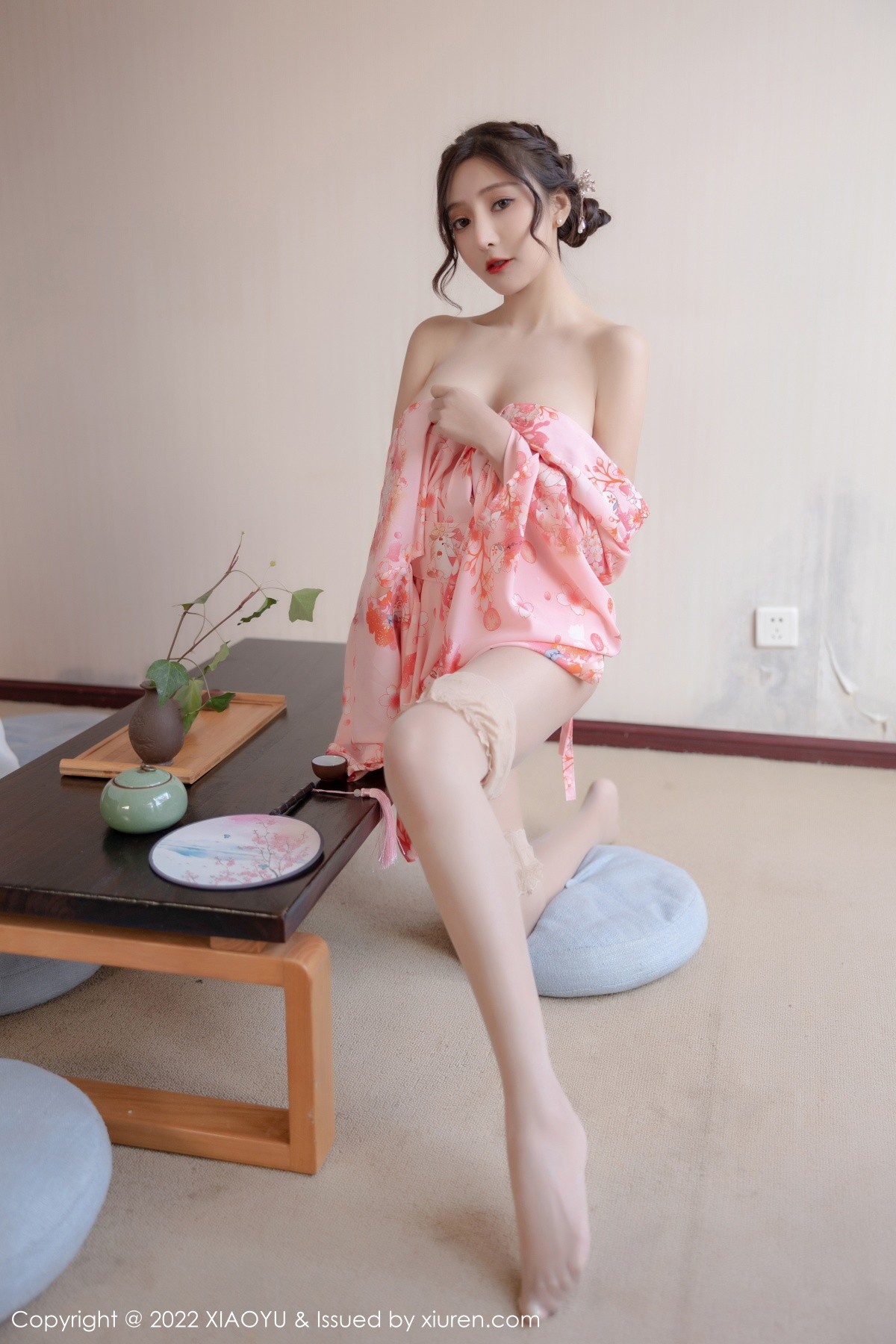 xgyw.top_[XiaoYu画语界]Vol.754_女神王馨瑶yanni云南心愿旅拍粉色华衣裹身秀完美身材诱惑写真71P