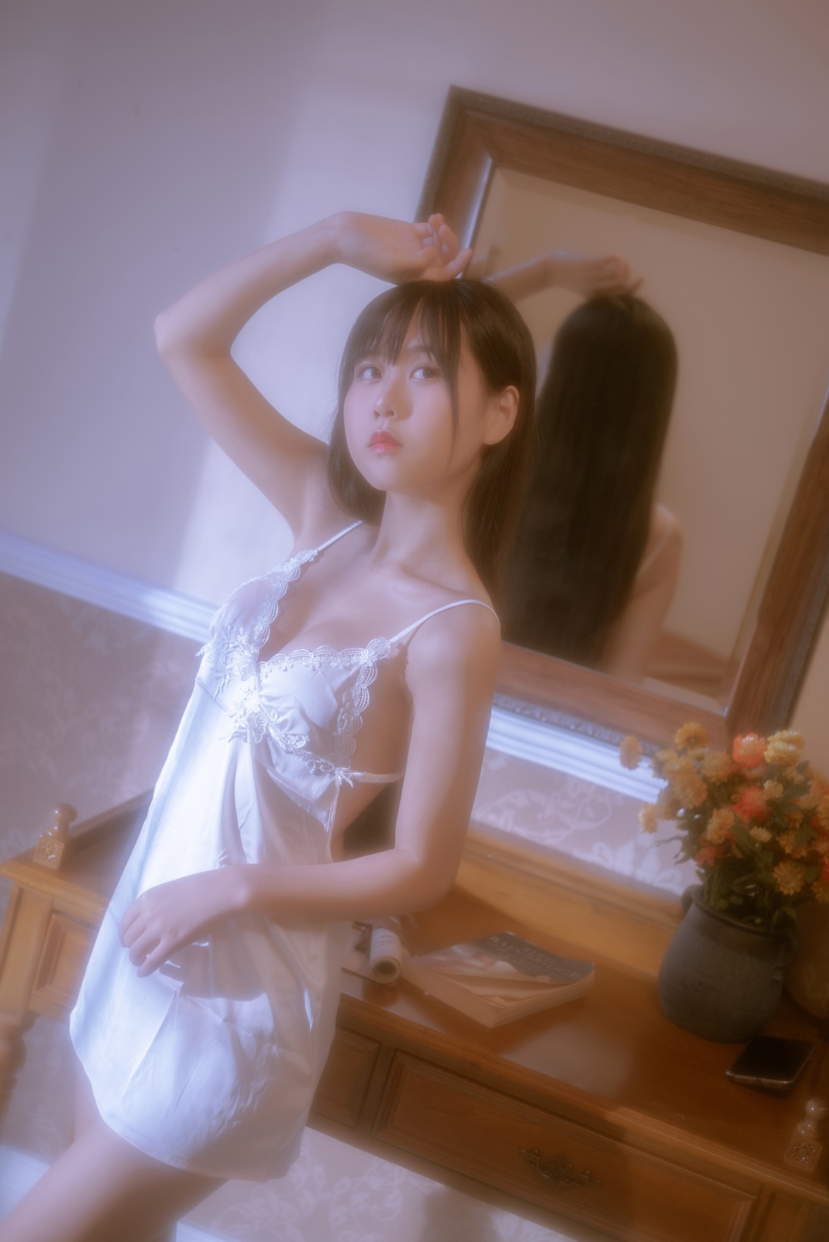 xgyw.top_阳光美少女萌芽儿o0遐私房主题性感白色蕾丝低胸吊裙秀白嫩肌肤撩人诱惑写真43P