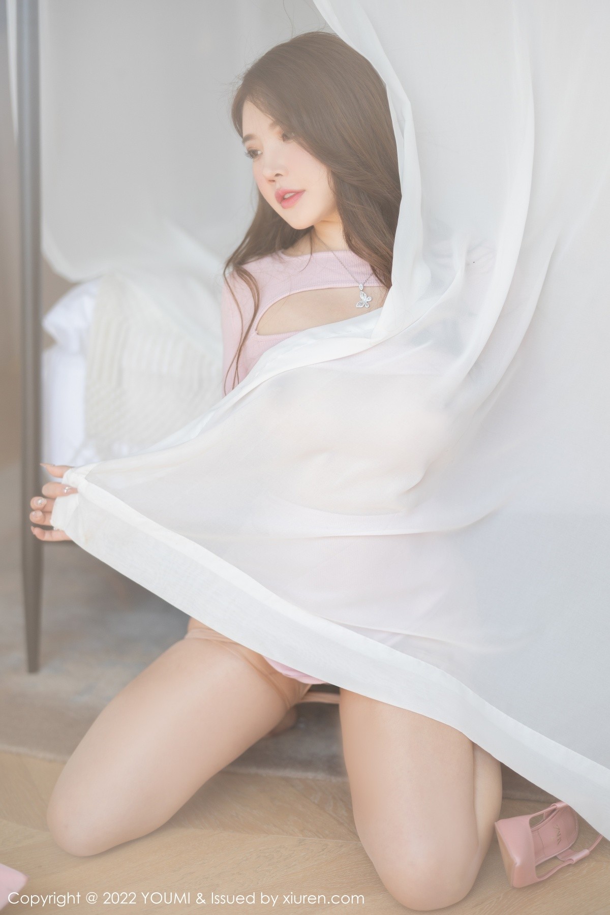 xgyw.top_[YouMi尤蜜荟]Vol.775_模特小海臀Rena大理旅拍粉色收身衣配开档肉丝秀翘臀诱惑写真69P