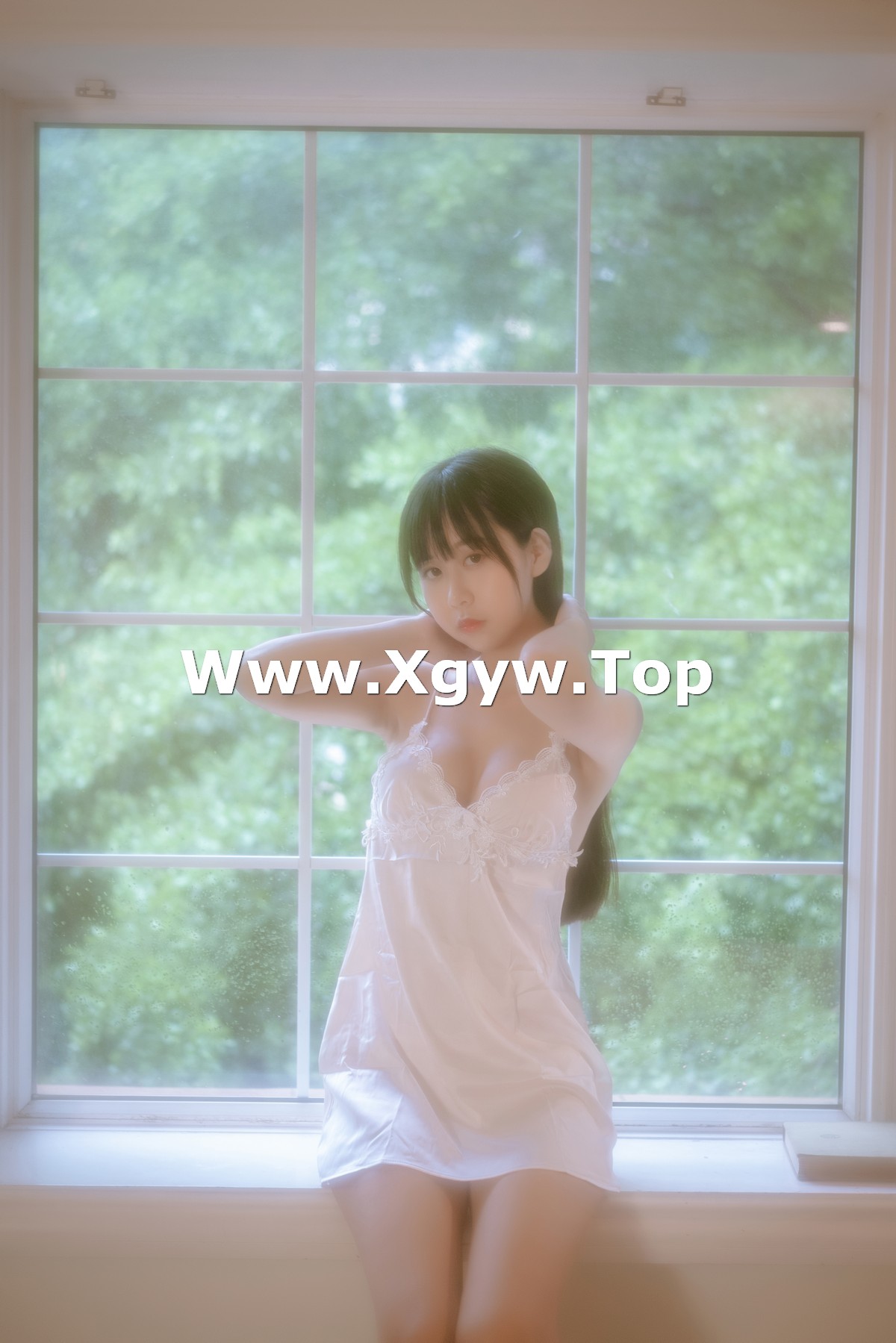 xgyw.top_阳光美少女萌芽儿o0遐私房主题性感白色蕾丝低胸吊裙秀白嫩肌肤撩人诱惑写真43P