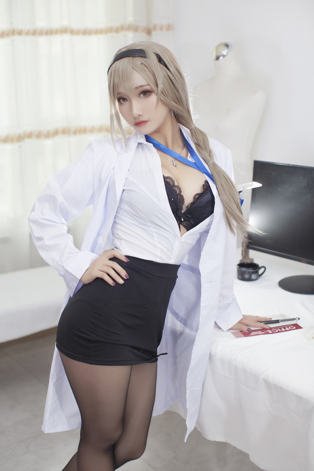 xgyw.top_动漫博主洛璃LoLiSAMA实习医生伊格主题白衬衣配黑短裙半脱露性感内衣诱惑写真34P