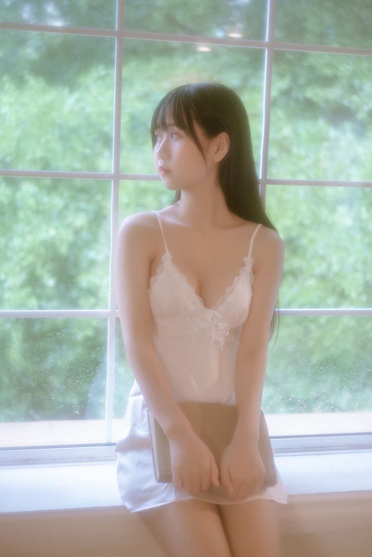 xgyw.top_阳光美少女萌芽儿o0遐私房主题性感白色蕾丝低胸吊裙秀白嫩肌肤撩人诱惑写真43P