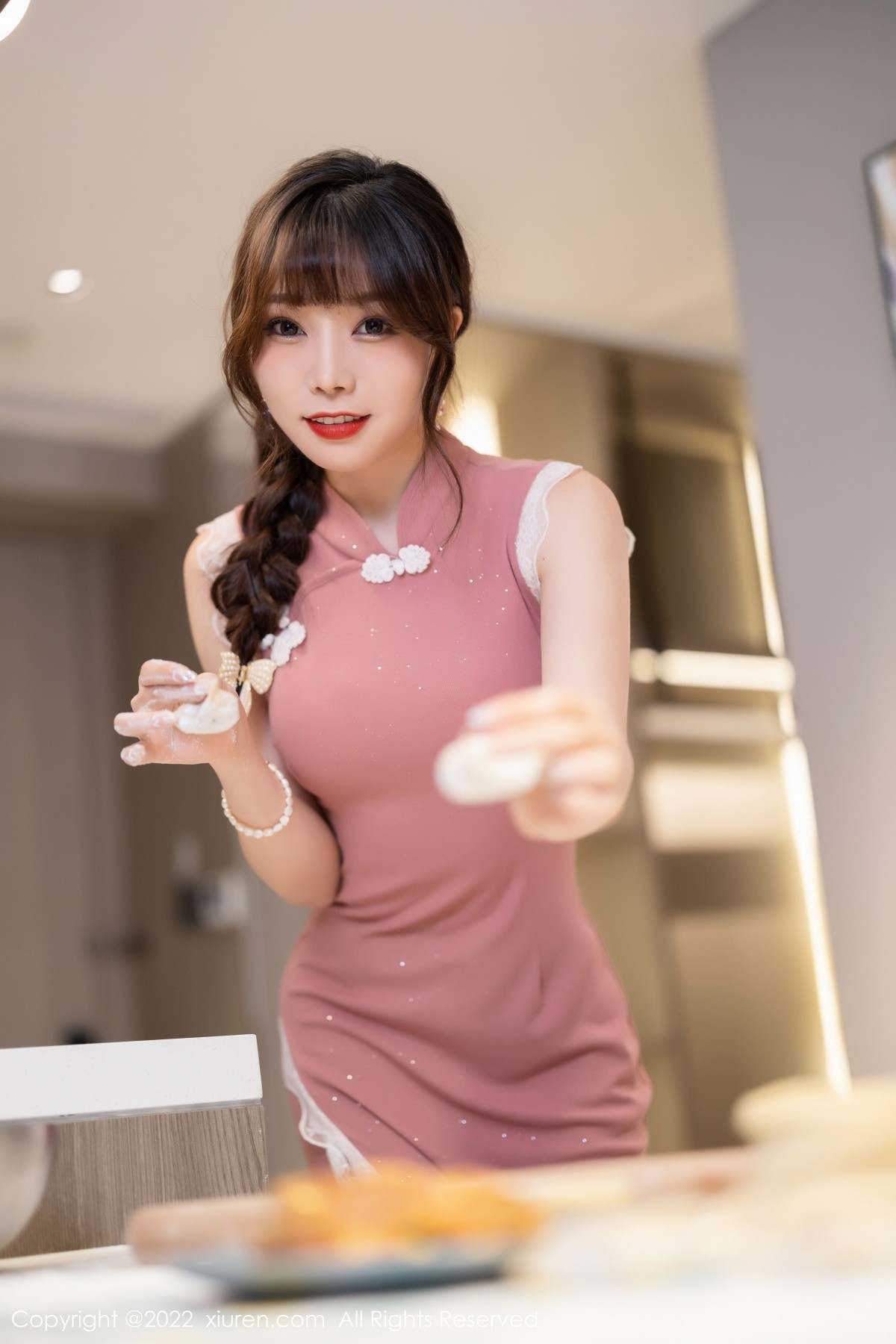 xgyw.top_XiuRen第4848期_女神芝芝Booty厨娘角色主题粉红色旗袍配黑丝裤袜极致魅惑写真78P