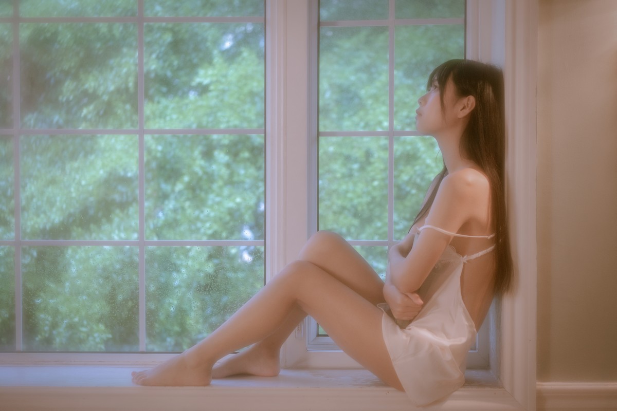 xgyw.top_阳光美少女萌芽儿o0遐私房主题性感白色蕾丝低胸吊裙秀白嫩肌肤撩人诱惑写真43P